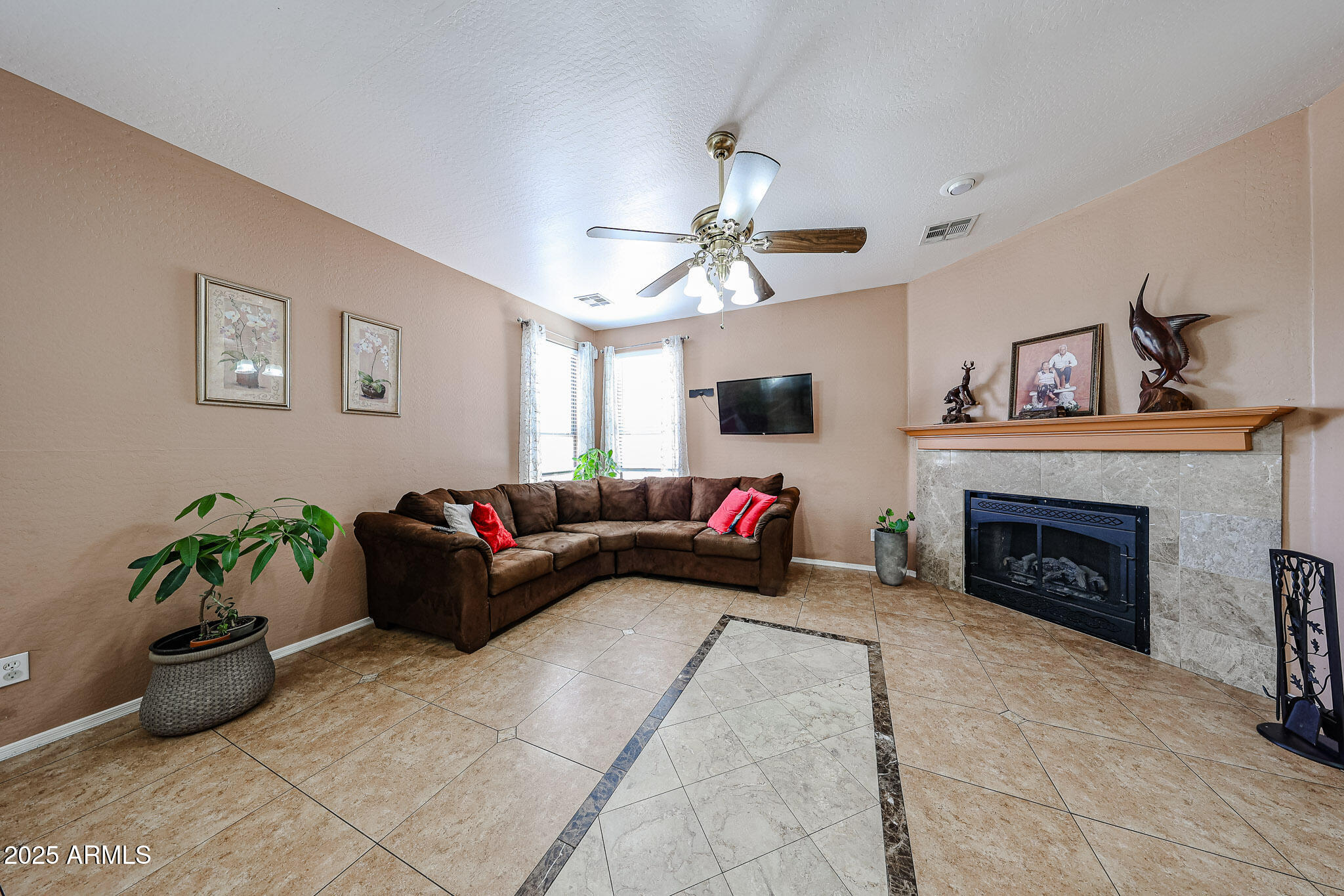 10414 W WINDSOR Avenue