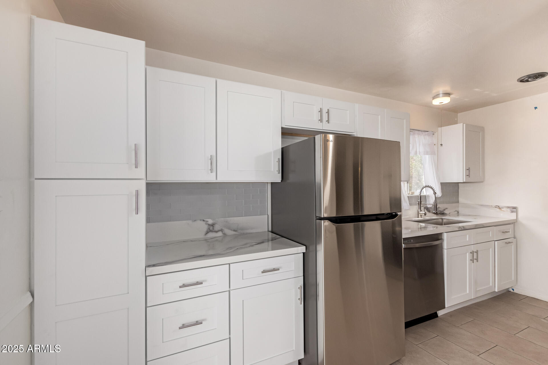 1407 E EL CAMINO Drive