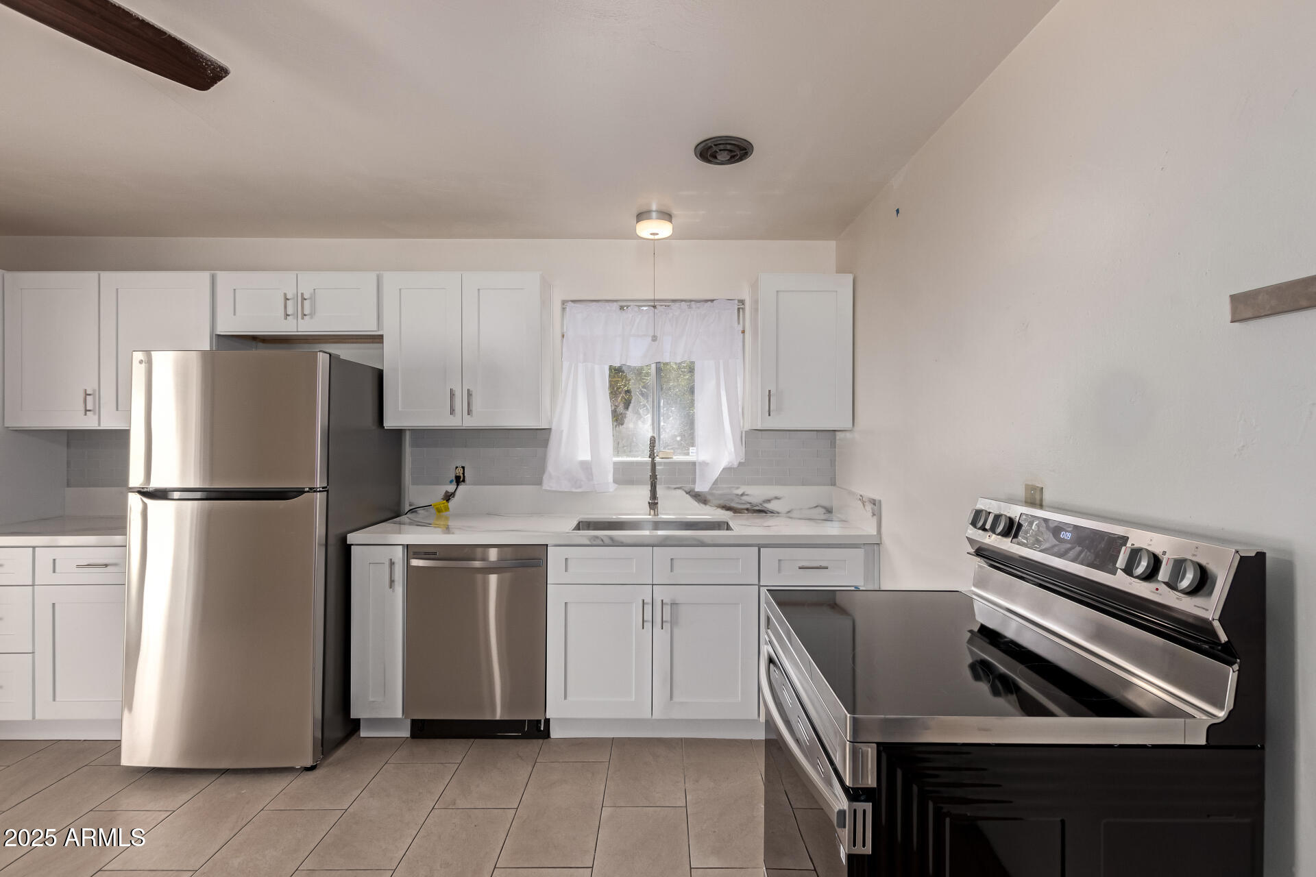 1407 E EL CAMINO Drive