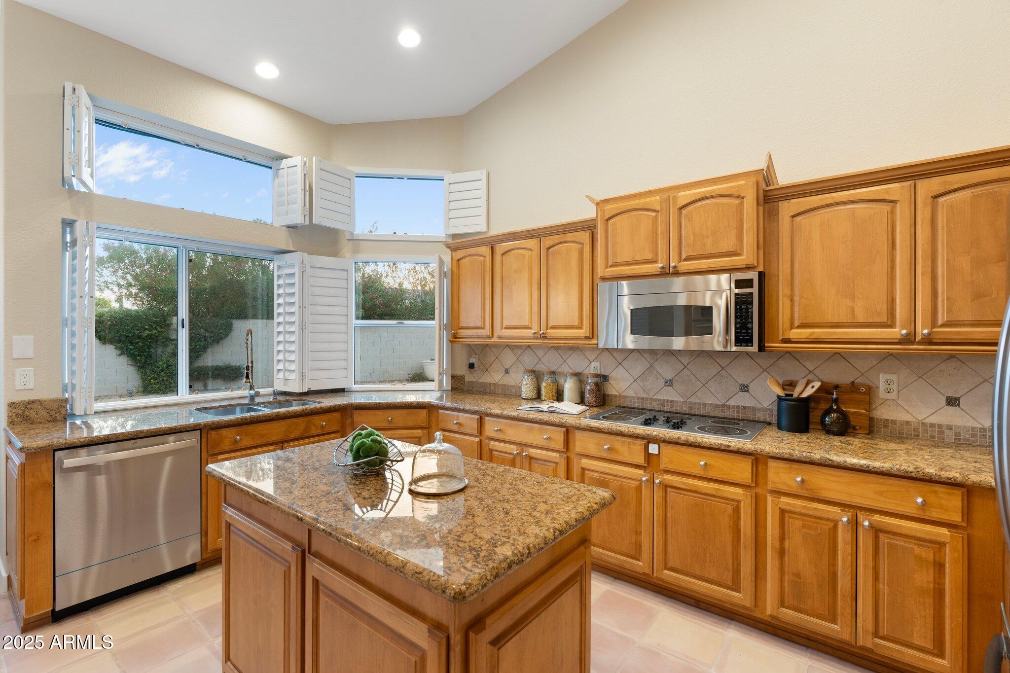 4914 E WINDSTONE Trail