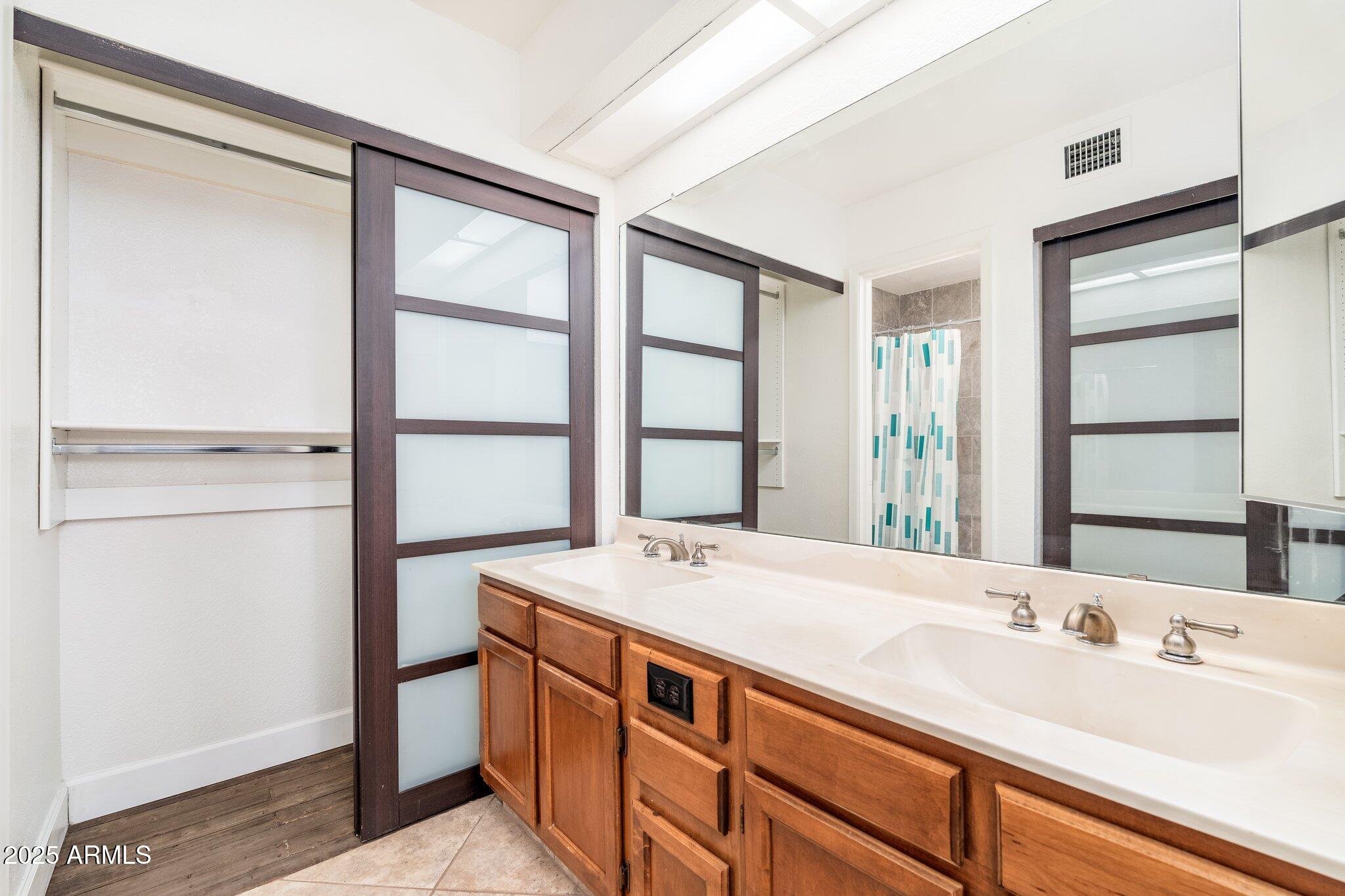 925 N COLLEGE Avenue, E119