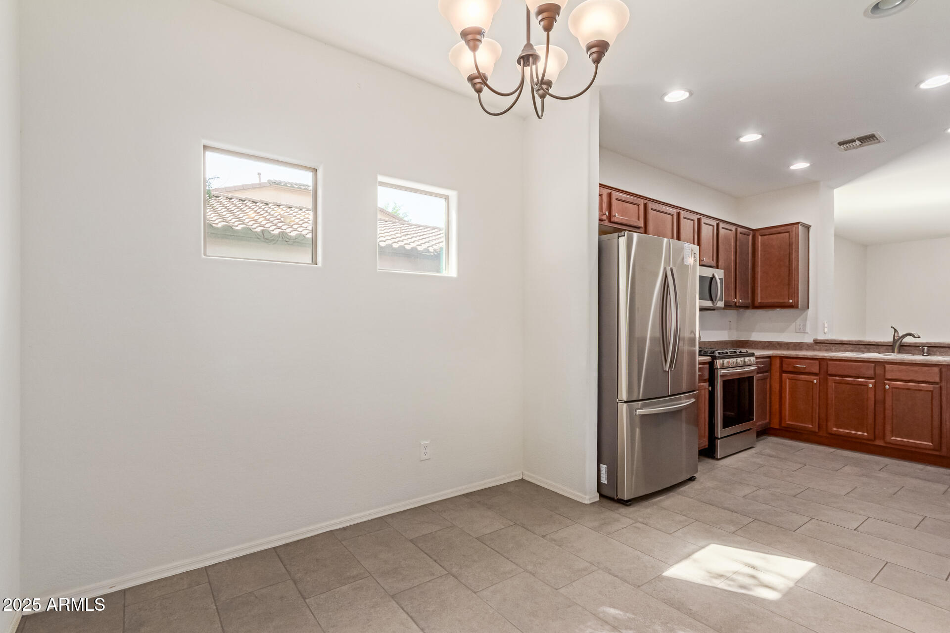 328 W DRAGON TREE Avenue