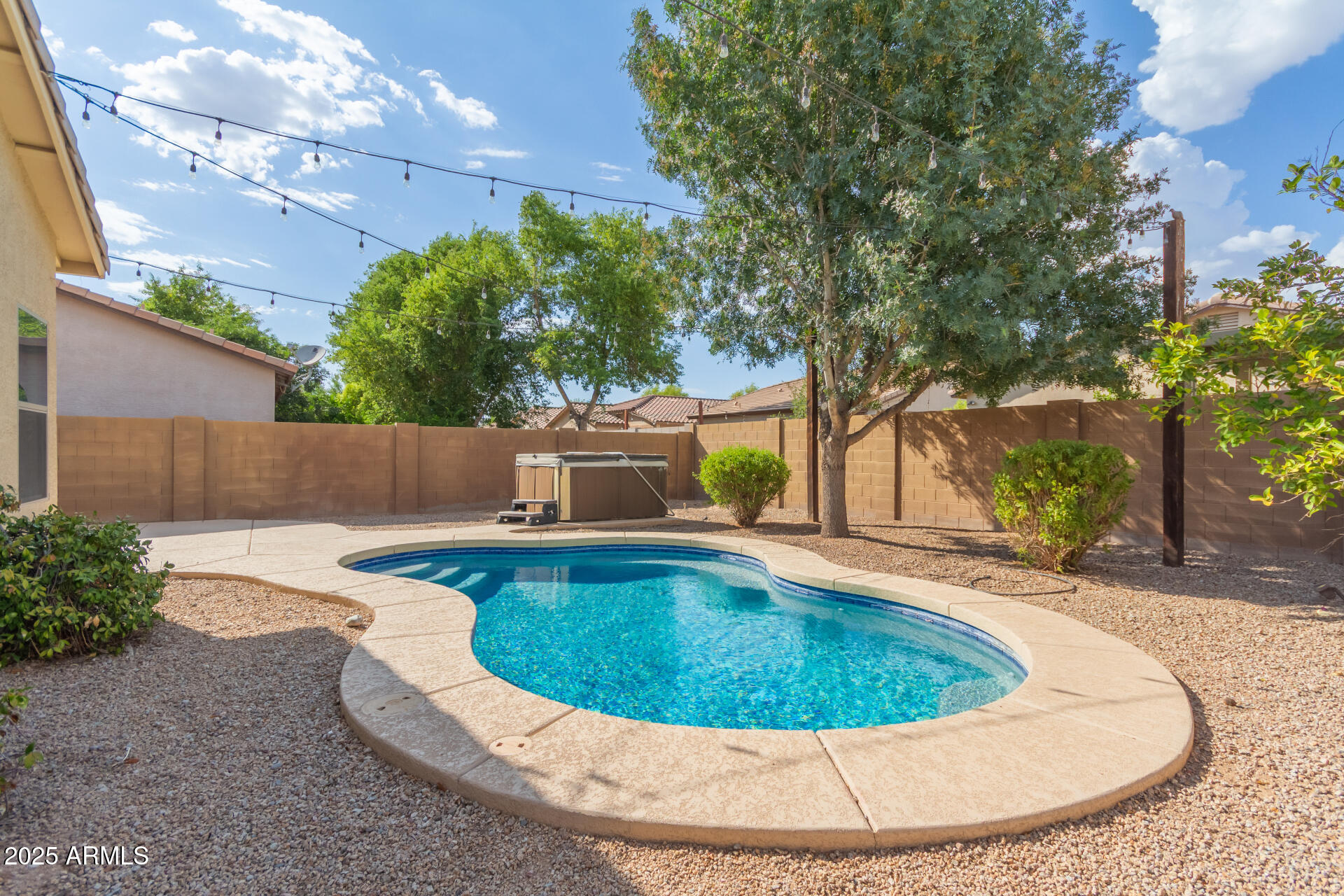 328 W DRAGON TREE Avenue