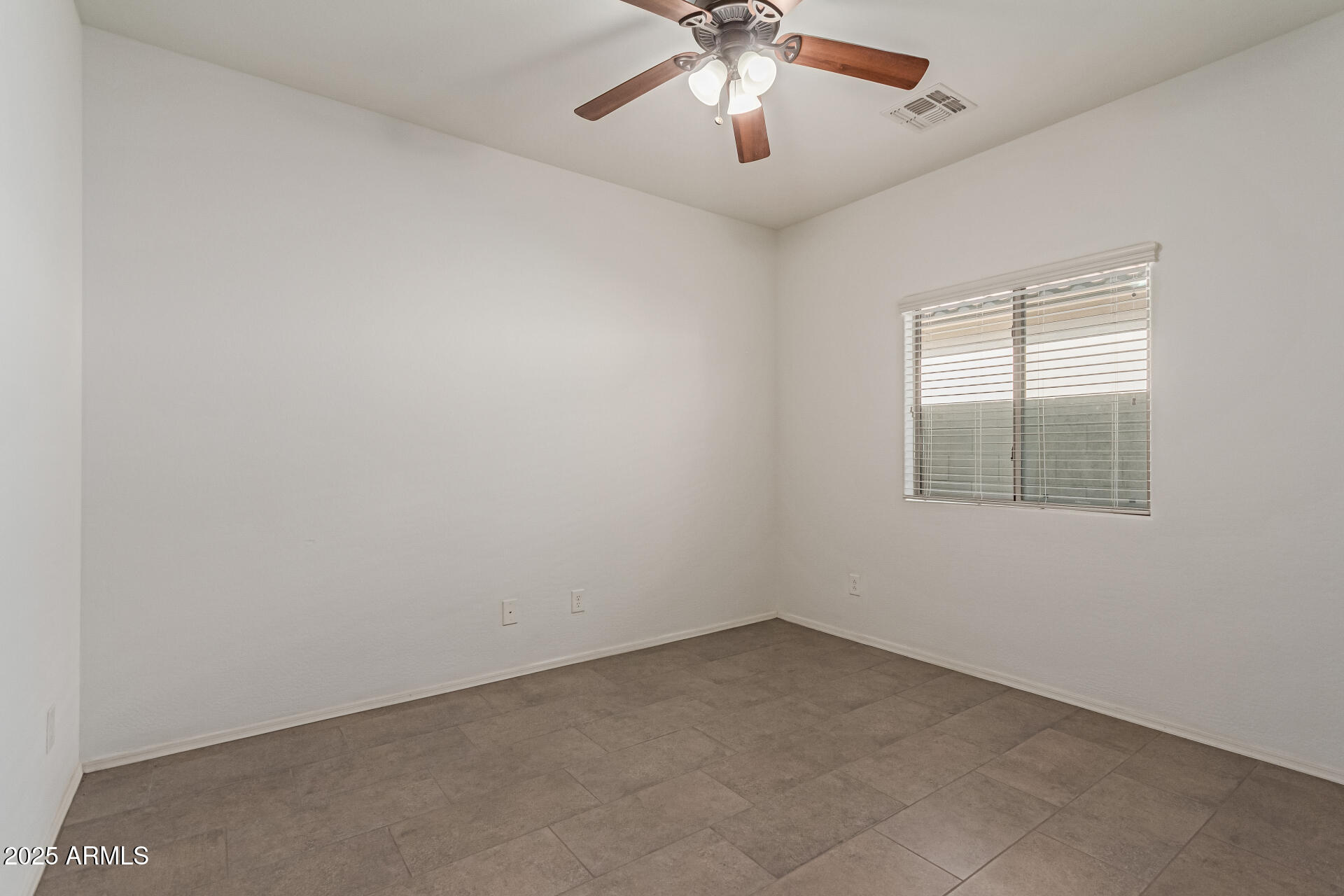 328 W DRAGON TREE Avenue