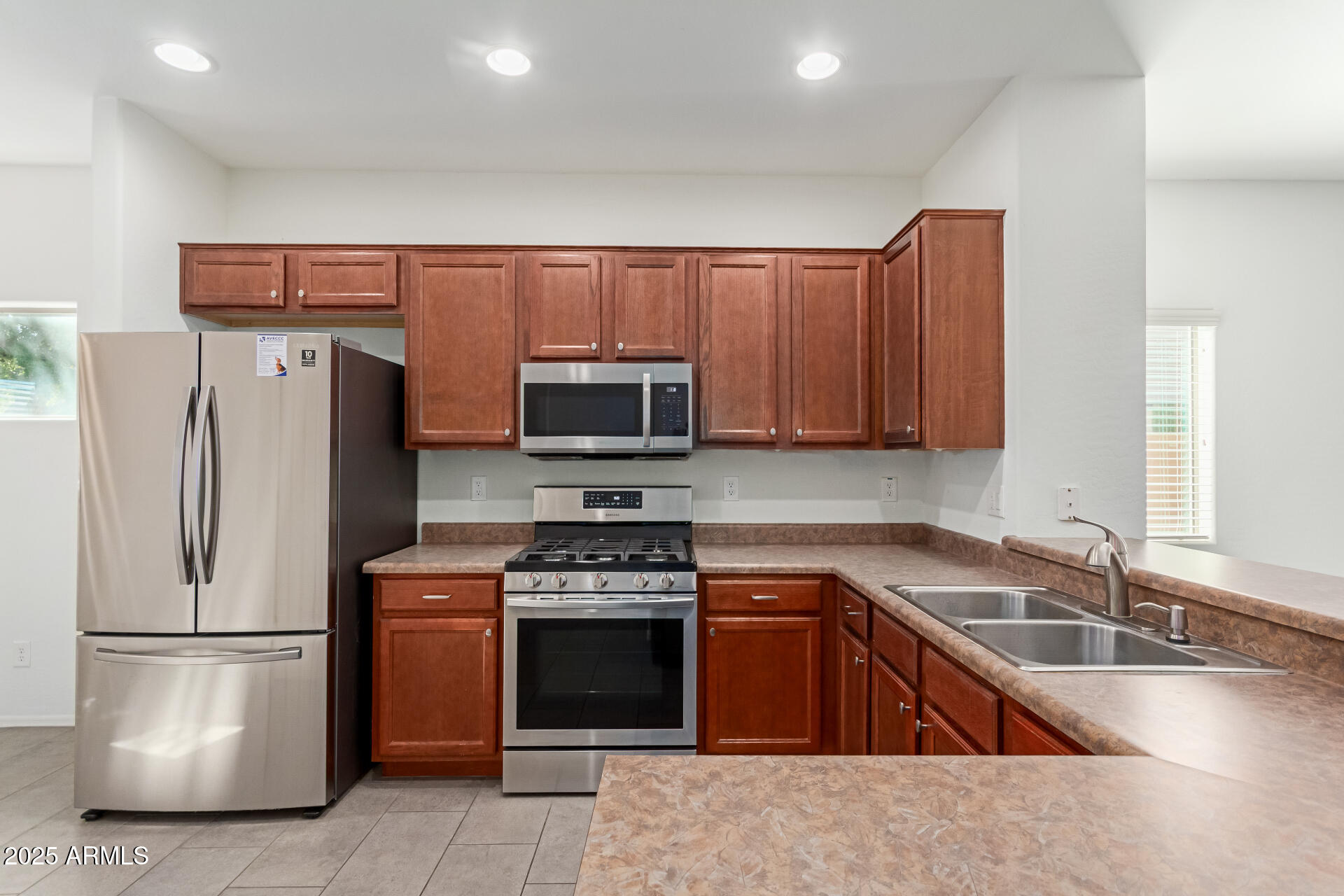 328 W DRAGON TREE Avenue