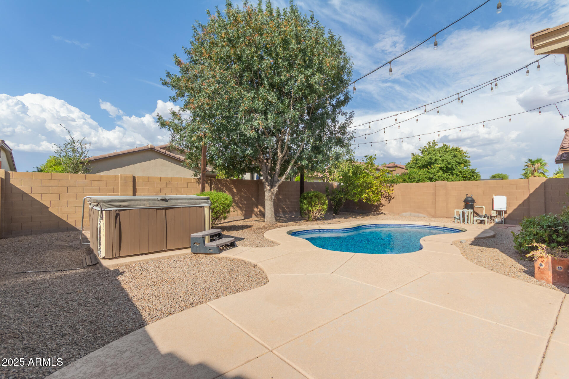 328 W DRAGON TREE Avenue