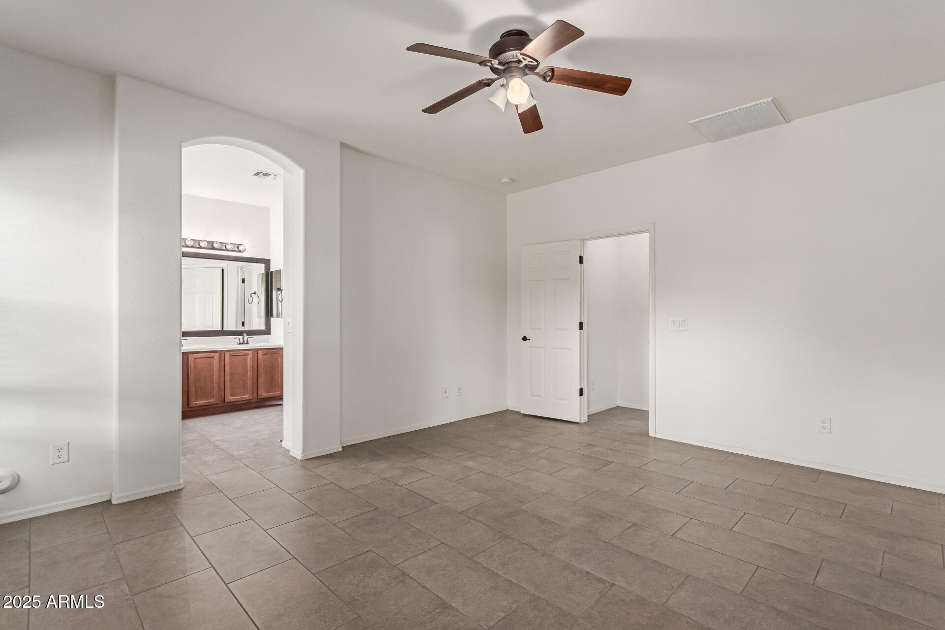 328 W DRAGON TREE Avenue