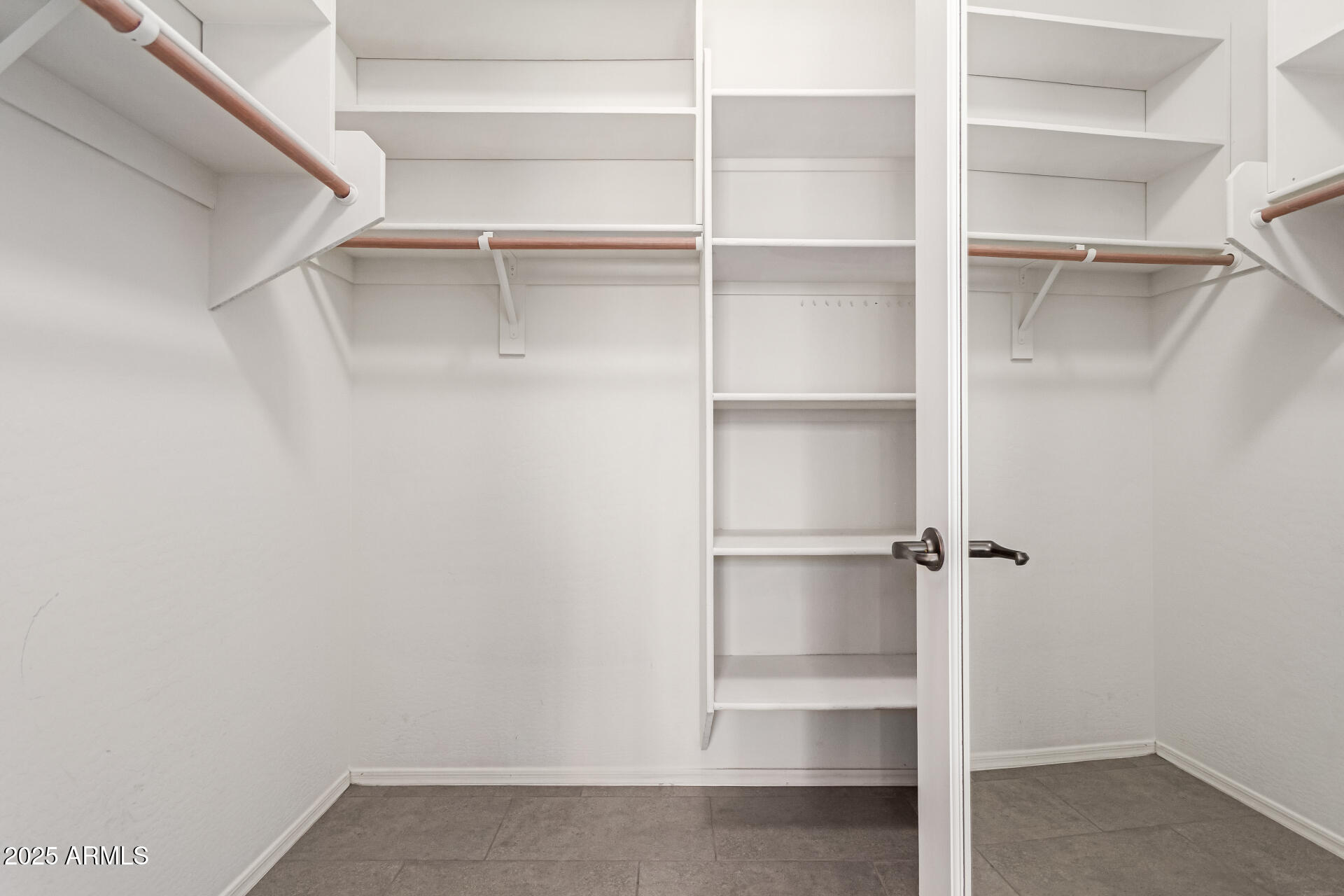 328 W DRAGON TREE Avenue