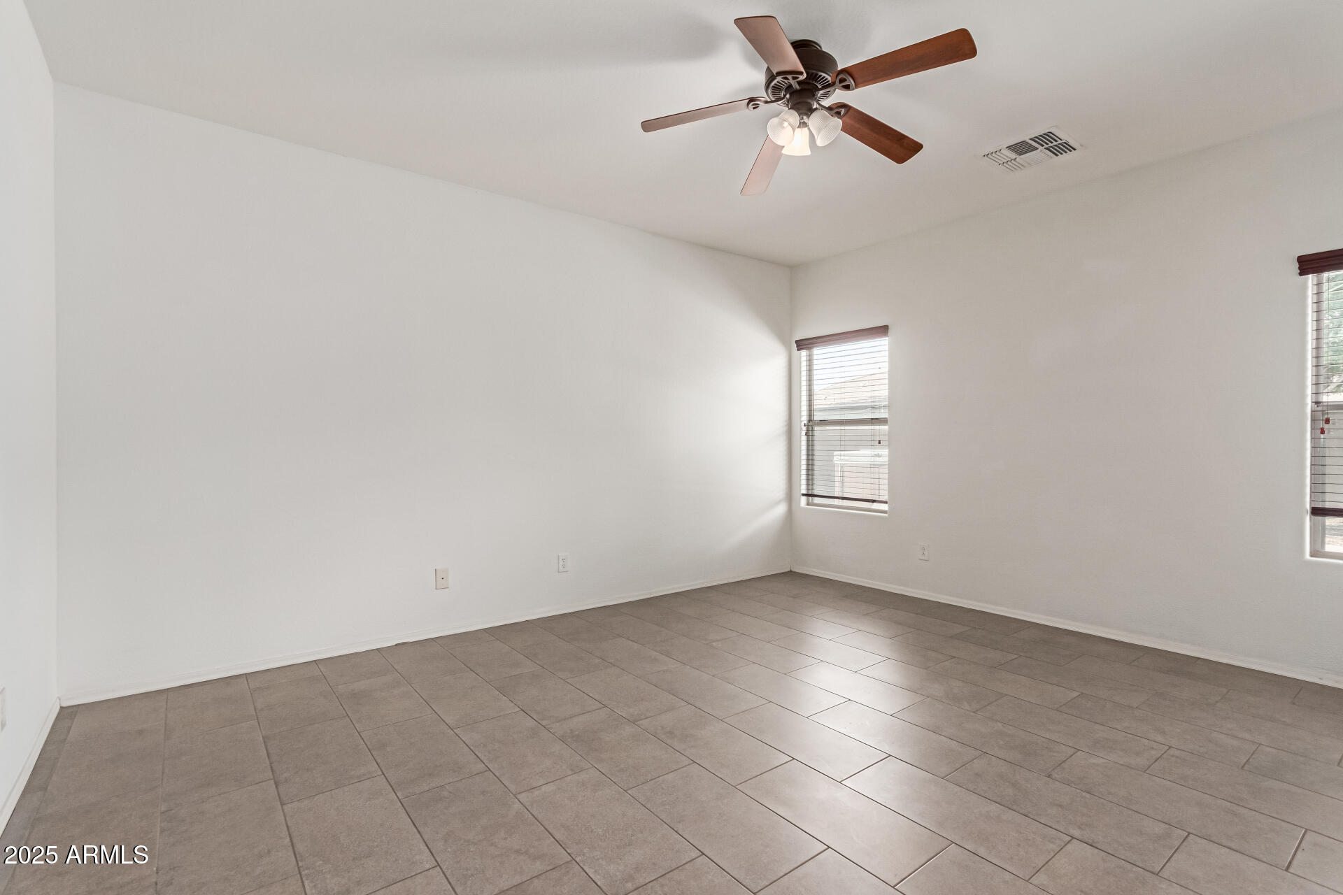 328 W DRAGON TREE Avenue