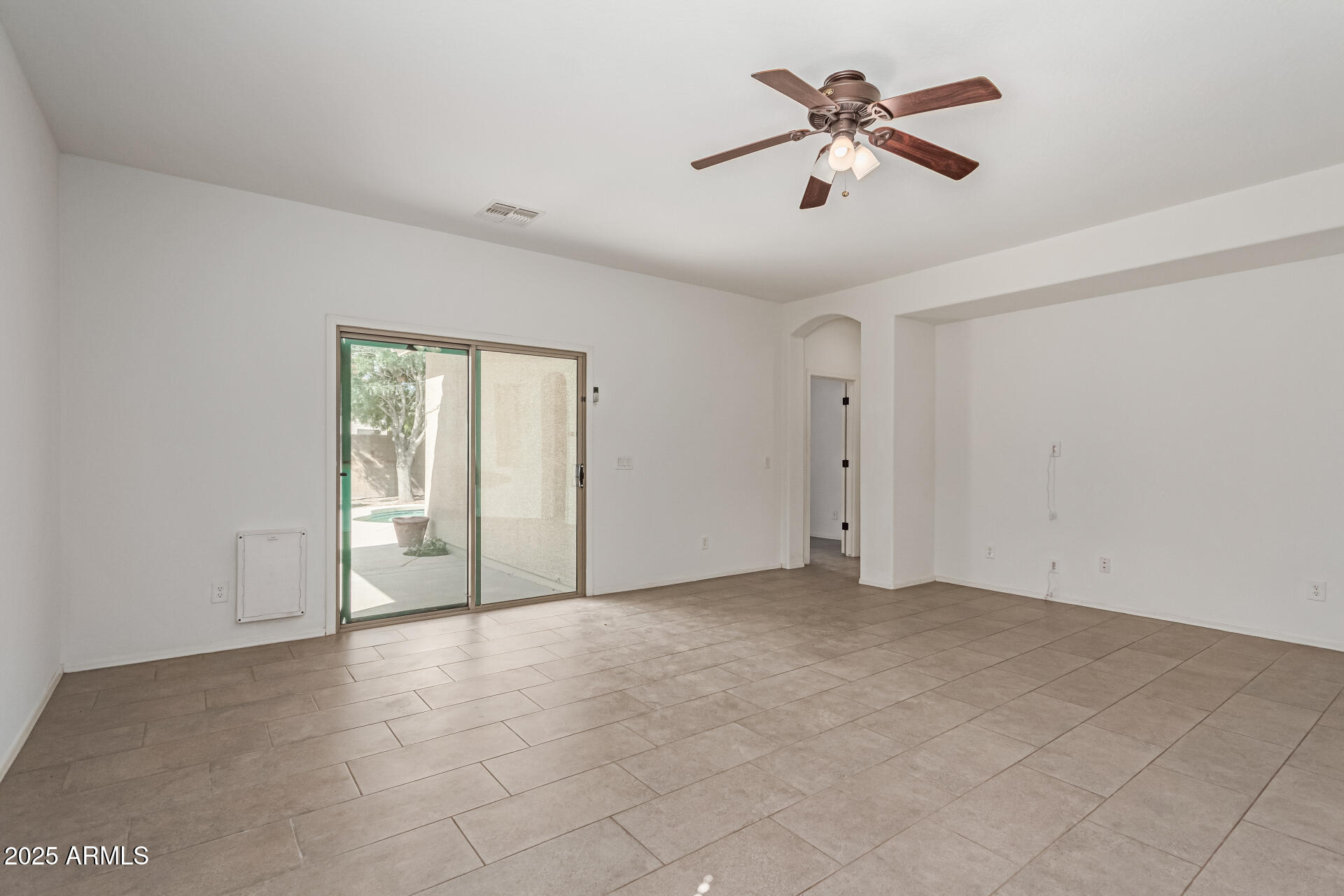 328 W DRAGON TREE Avenue