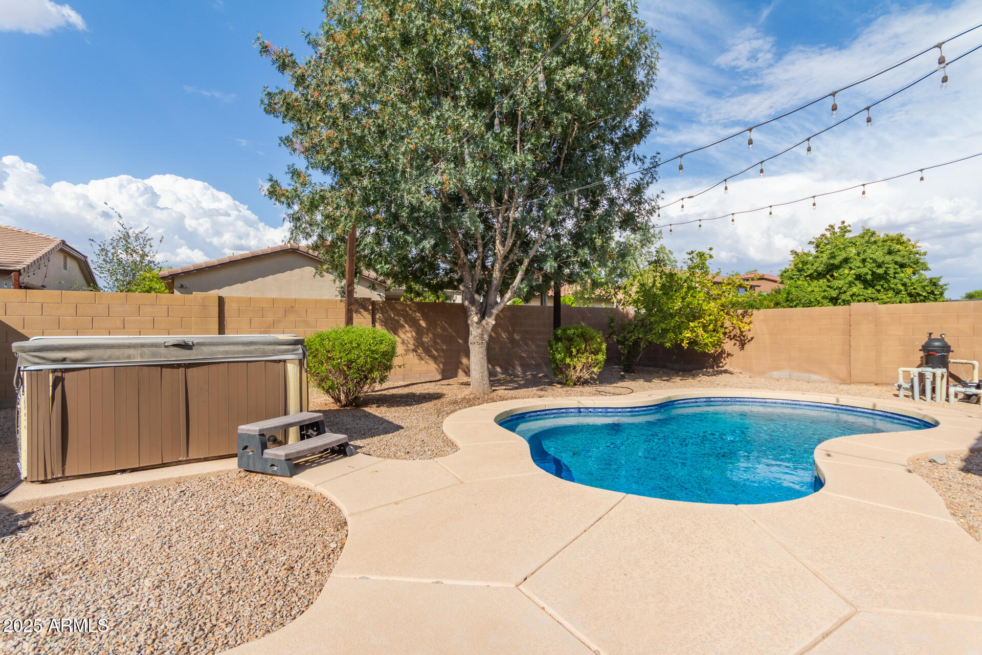 328 W DRAGON TREE Avenue