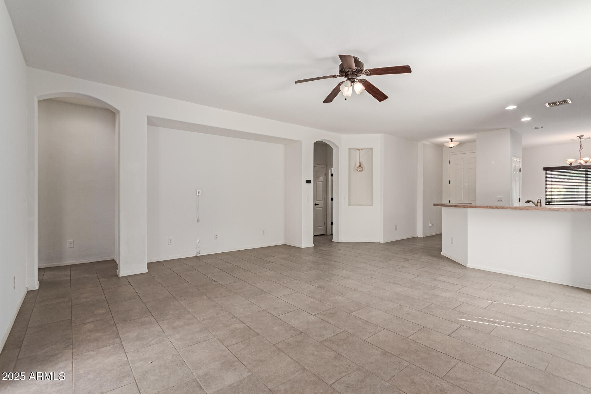 328 W DRAGON TREE Avenue