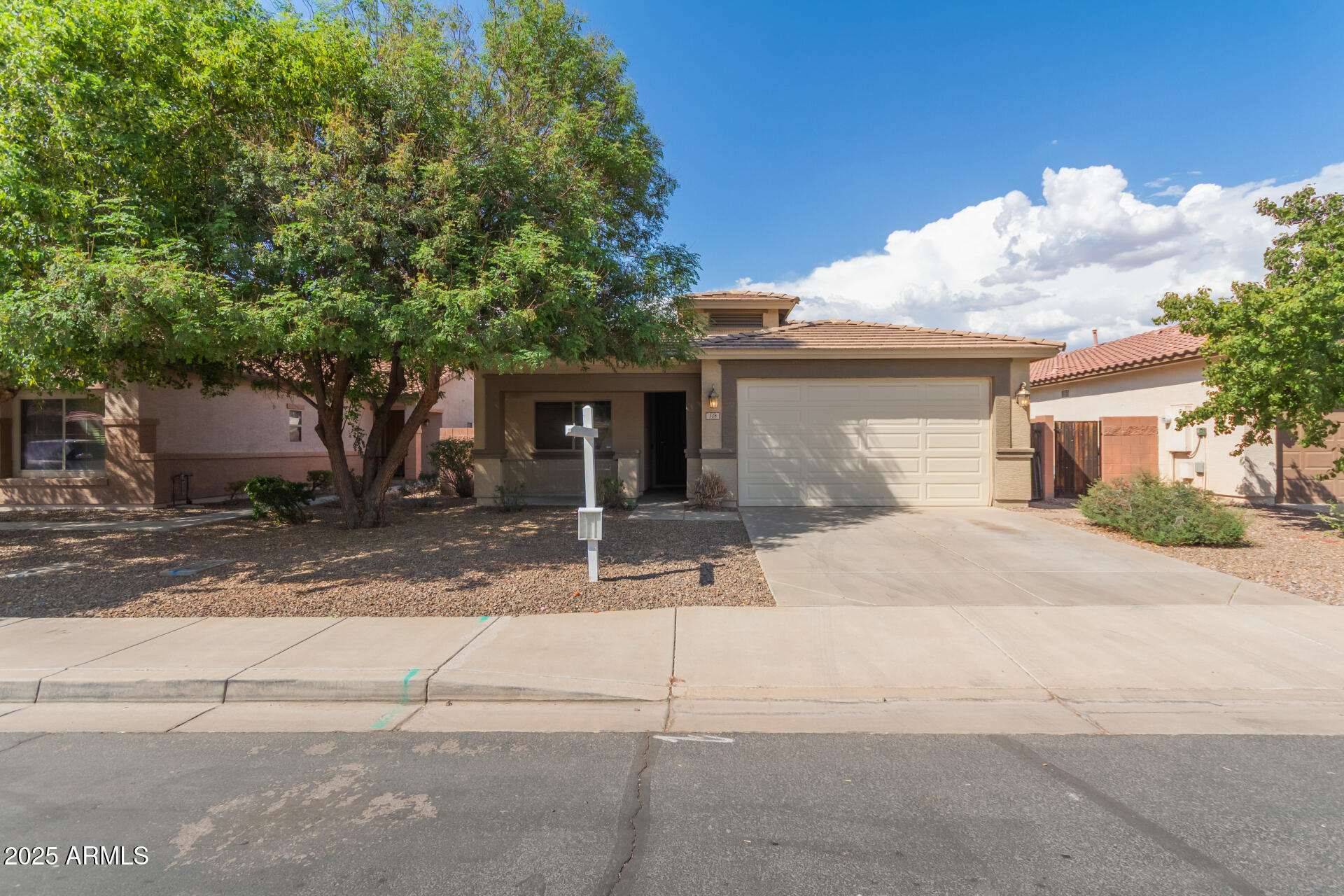 328 W DRAGON TREE Avenue