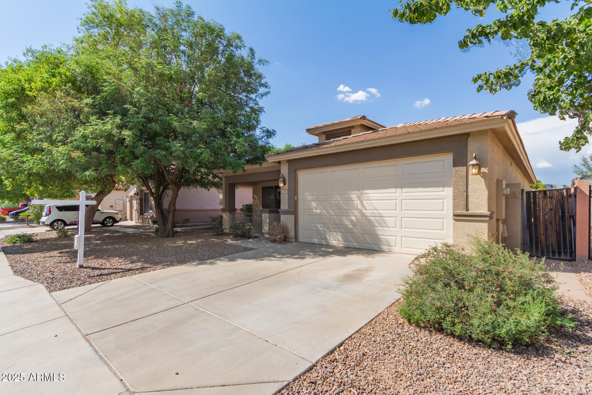 328 W DRAGON TREE Avenue