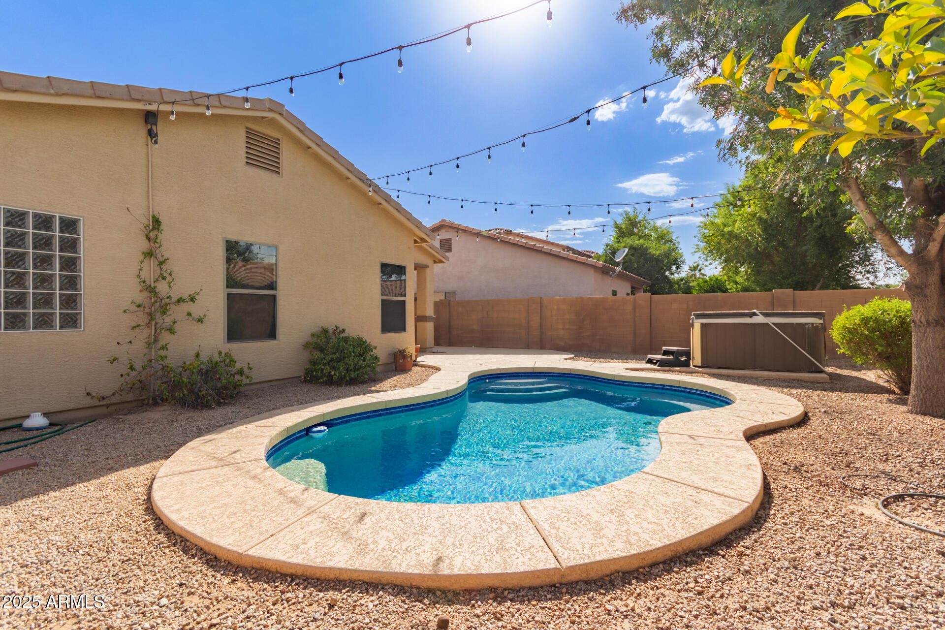 328 W DRAGON TREE Avenue