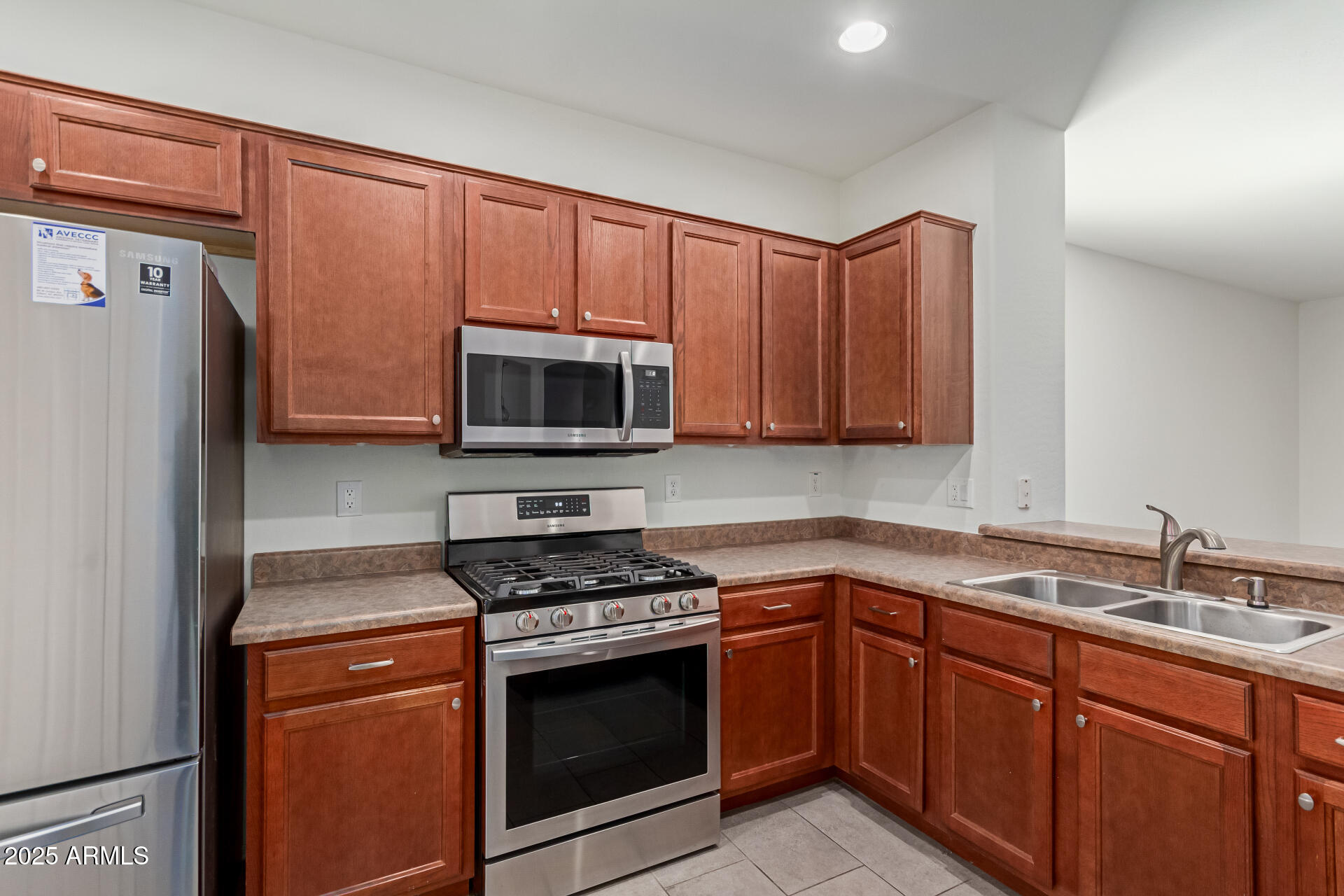 328 W DRAGON TREE Avenue