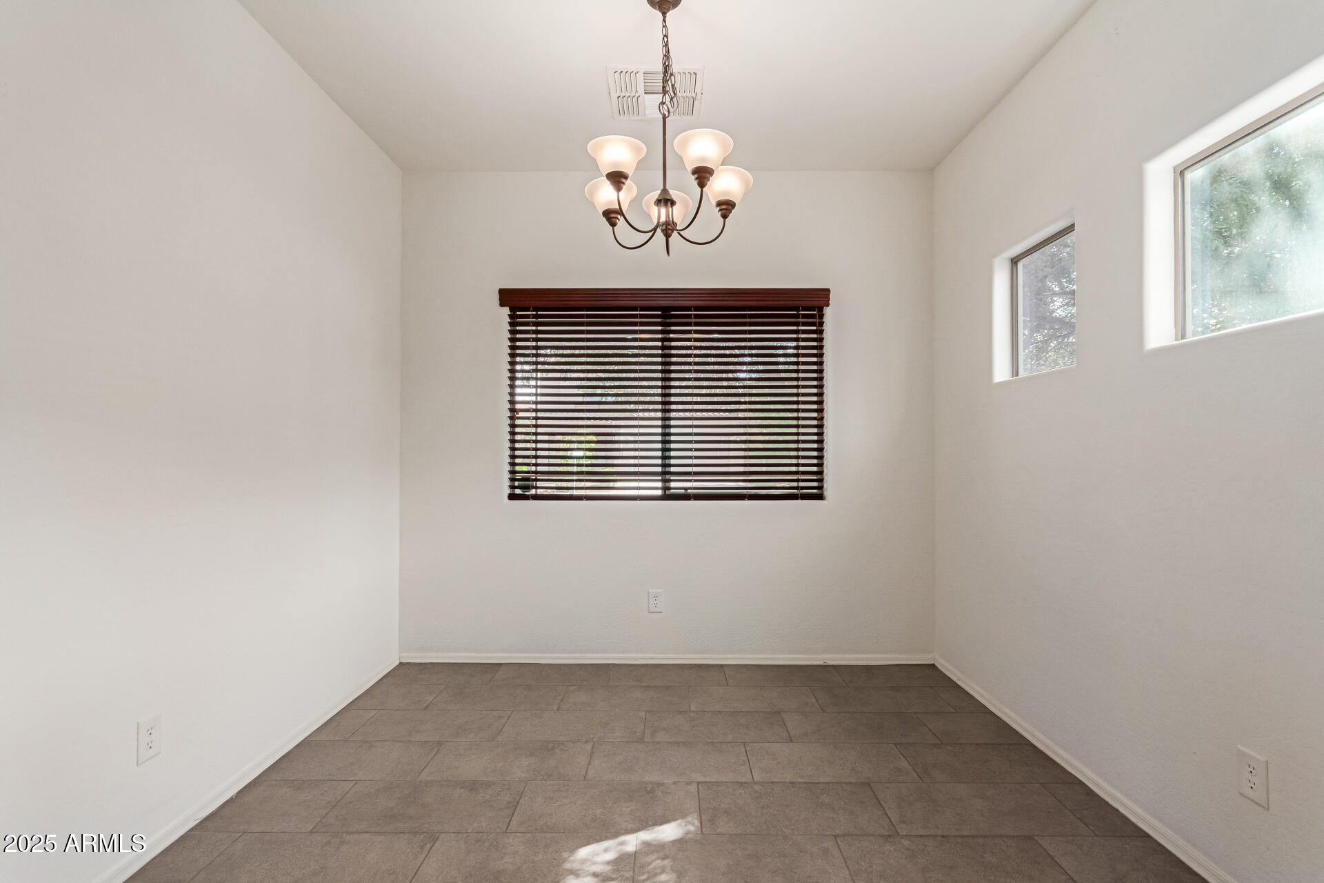 328 W DRAGON TREE Avenue