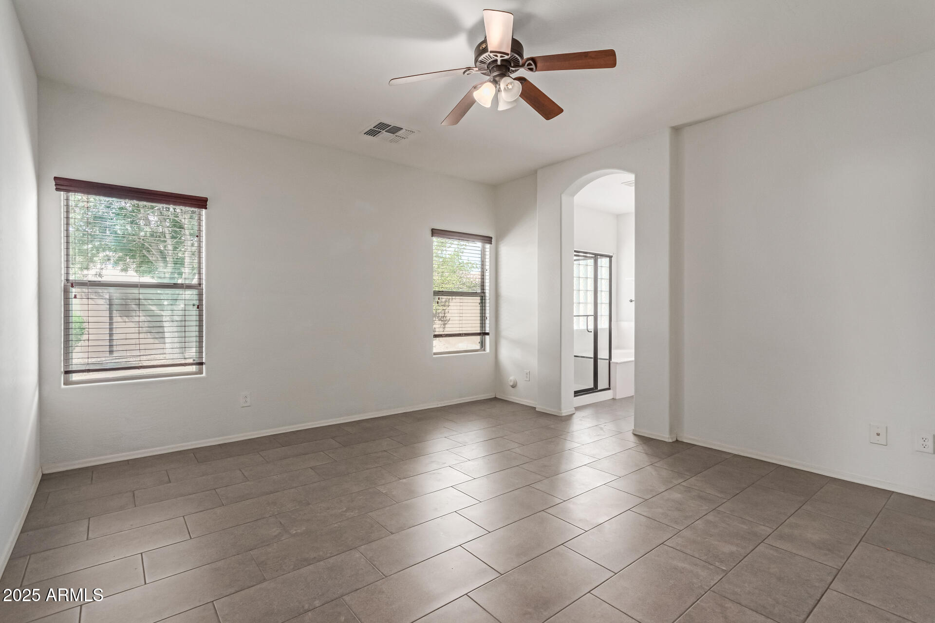 328 W DRAGON TREE Avenue