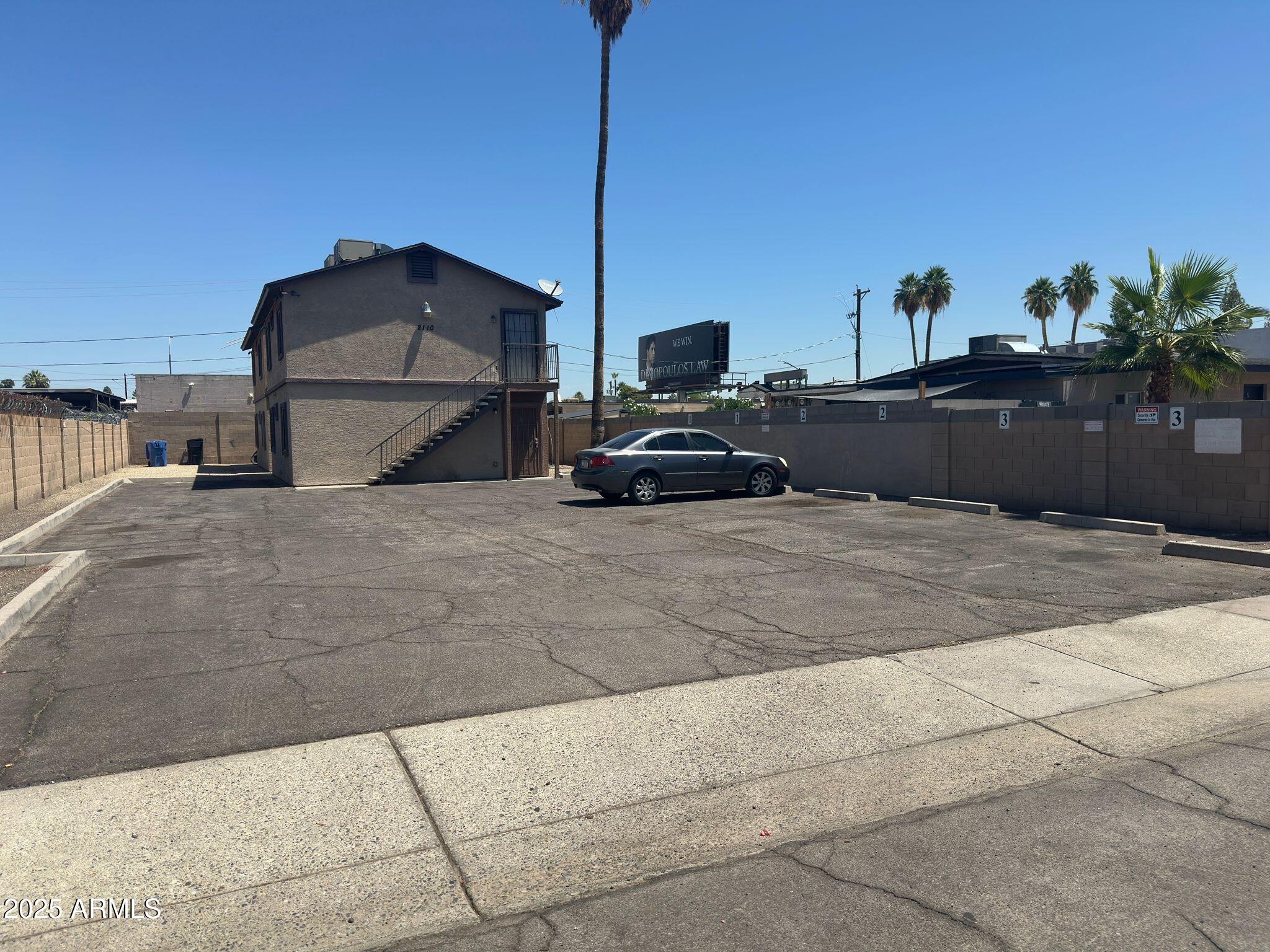 2110 W MARIPOSA Street