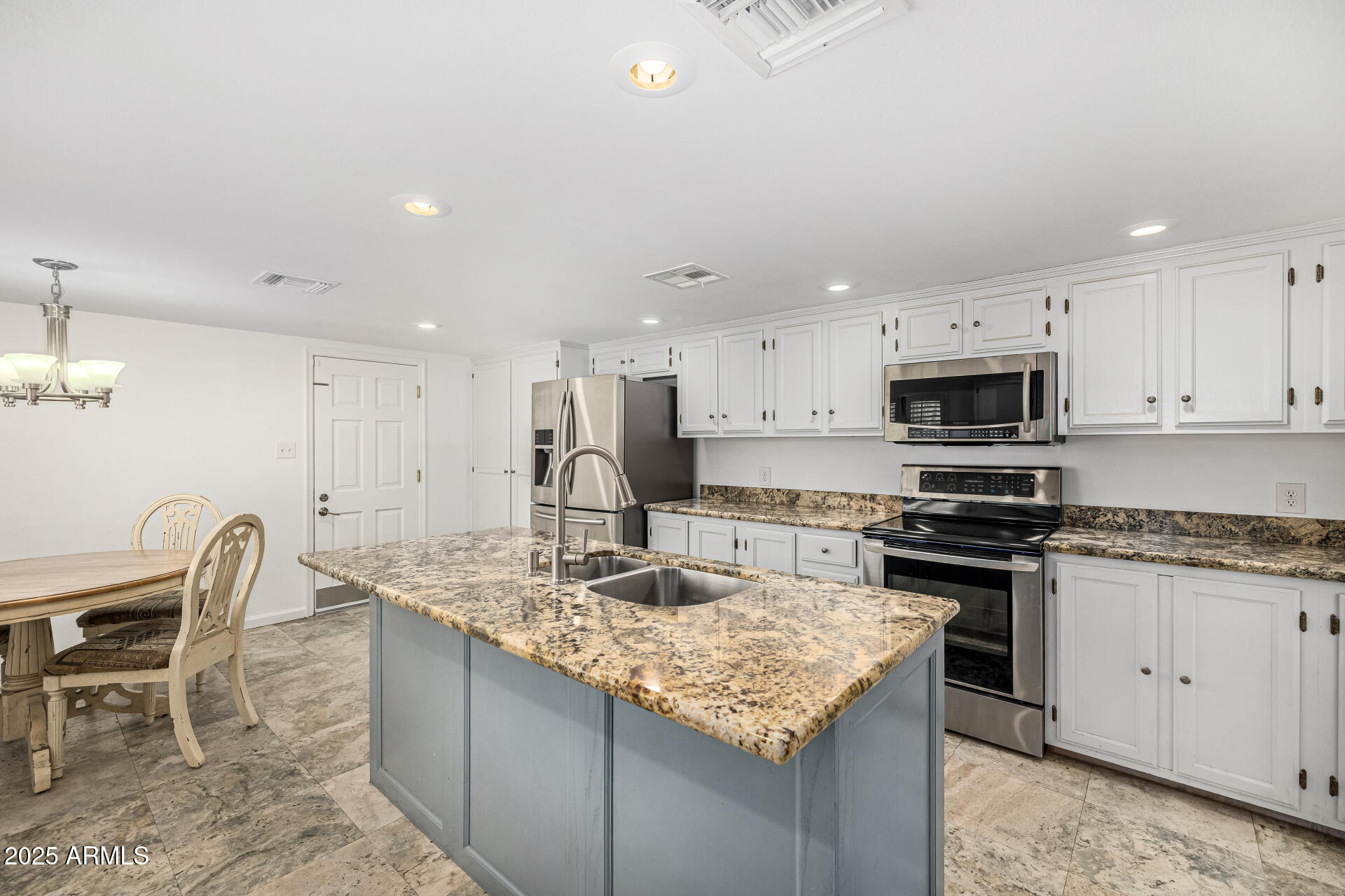 330 W TAM OSHANTER Drive