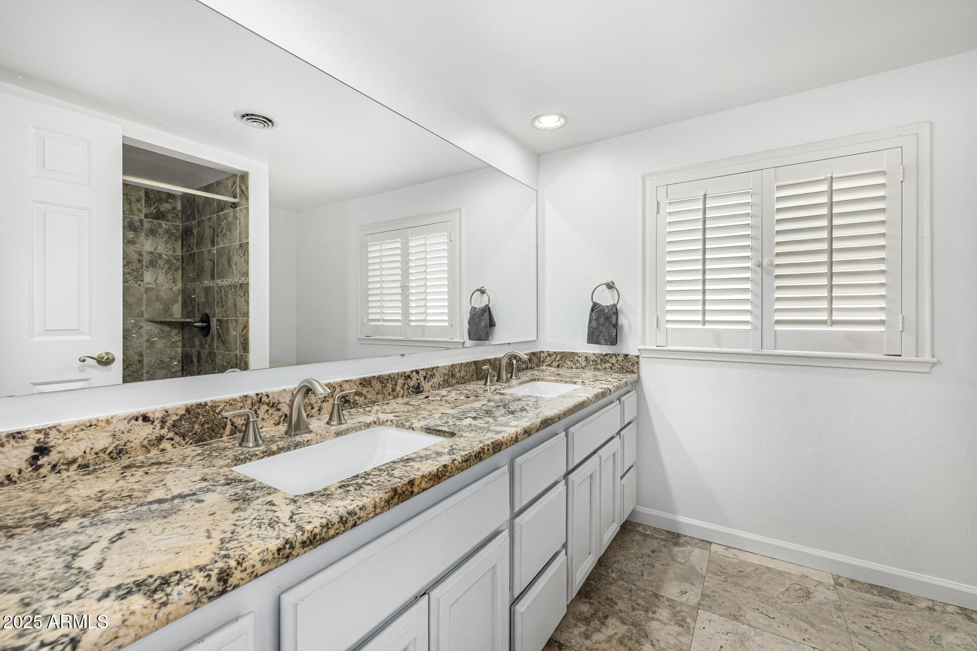 330 W TAM OSHANTER Drive