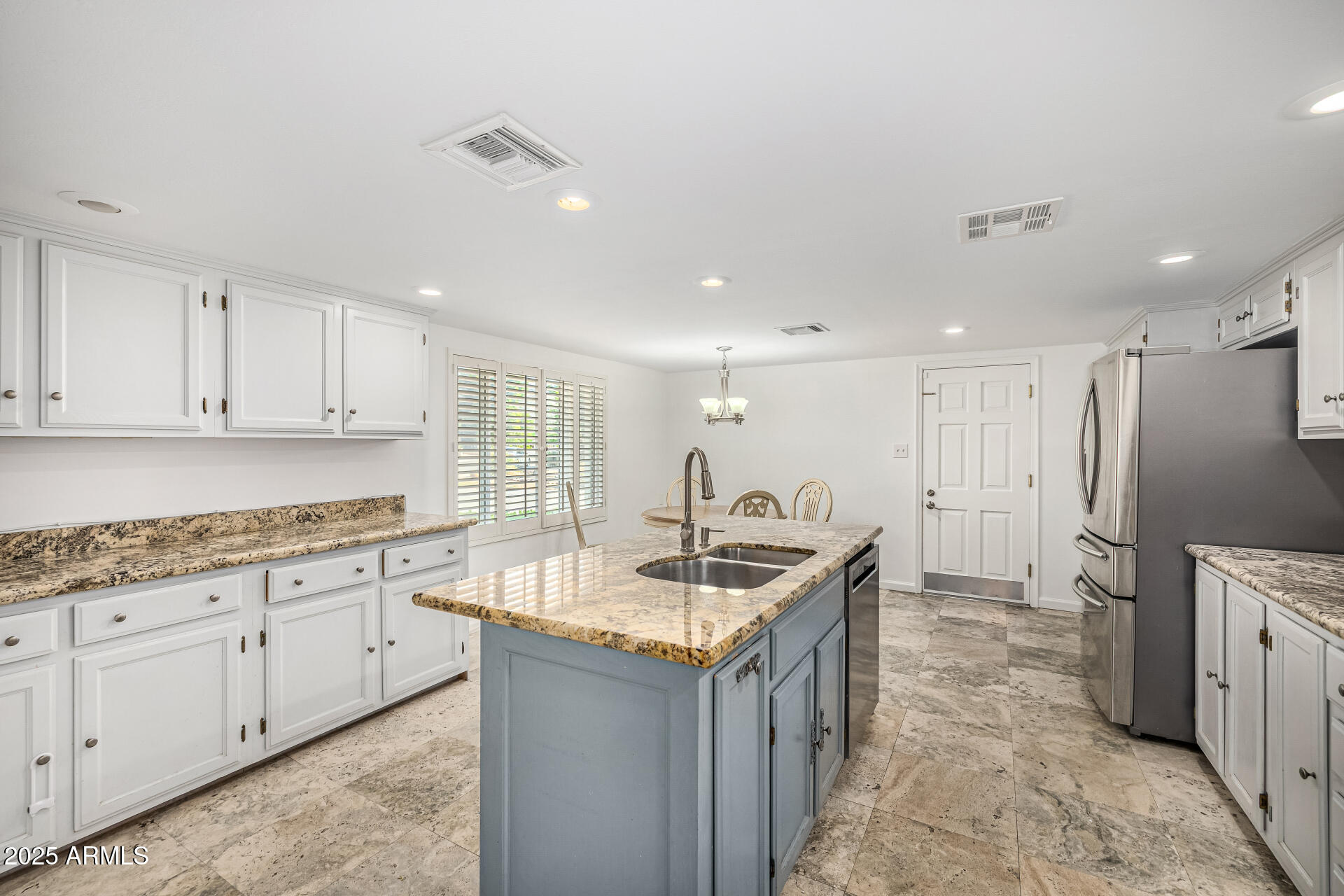 330 W TAM OSHANTER Drive