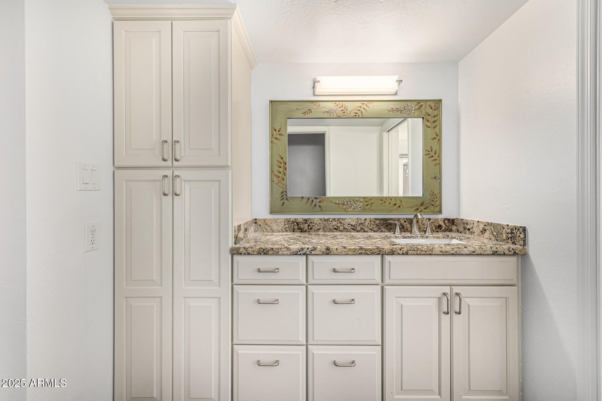 330 W TAM OSHANTER Drive
