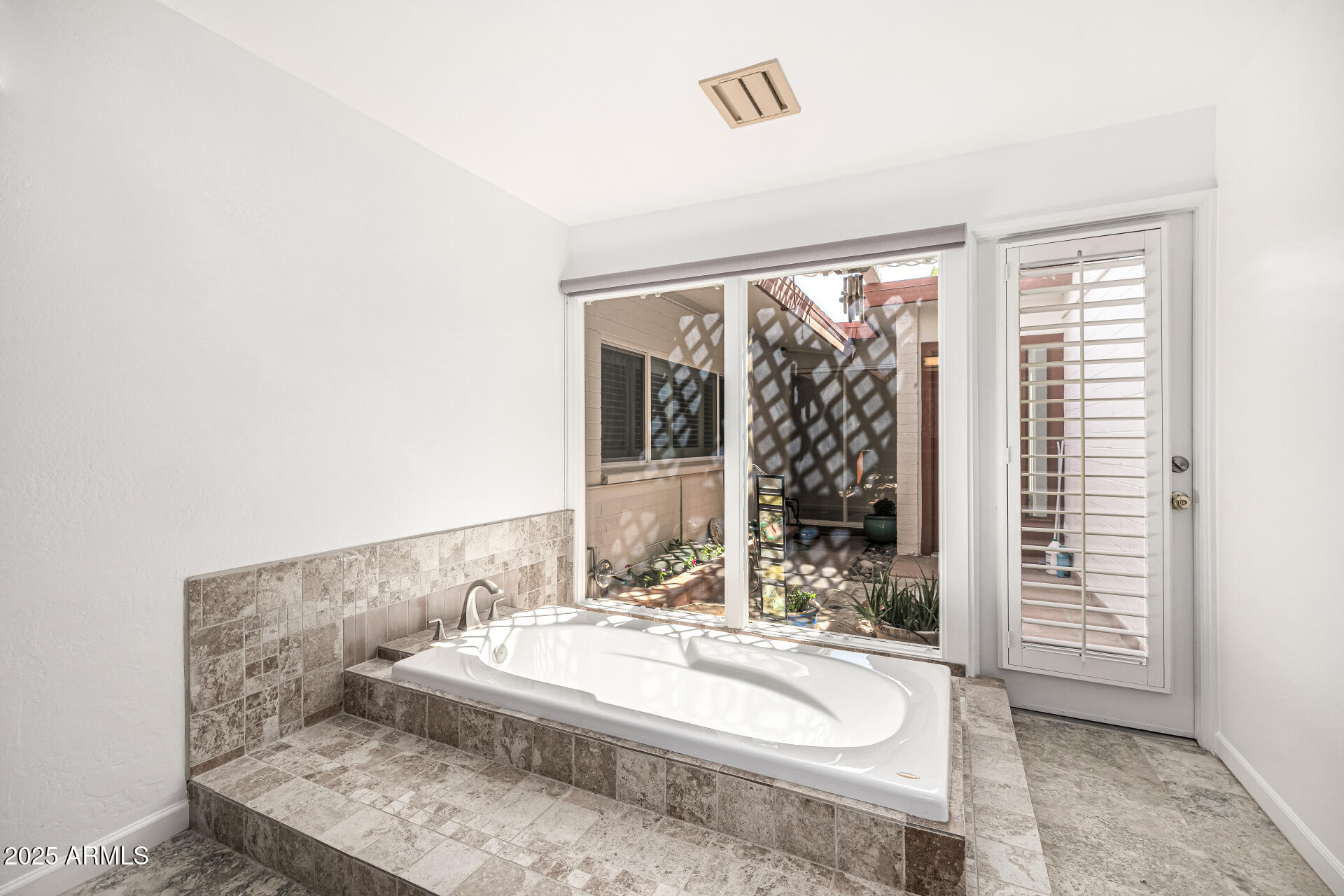 330 W TAM OSHANTER Drive