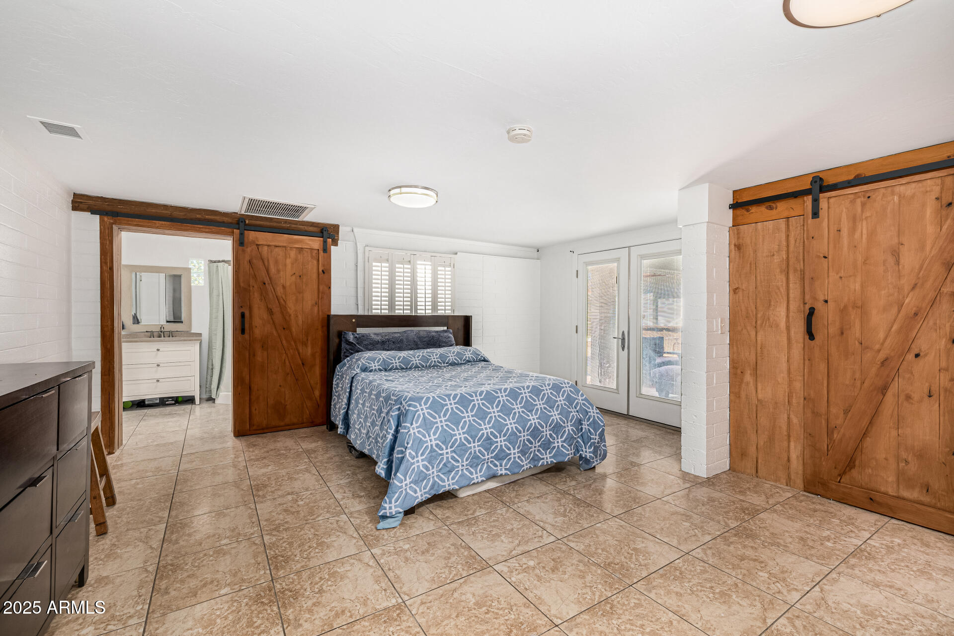 330 W TAM OSHANTER Drive