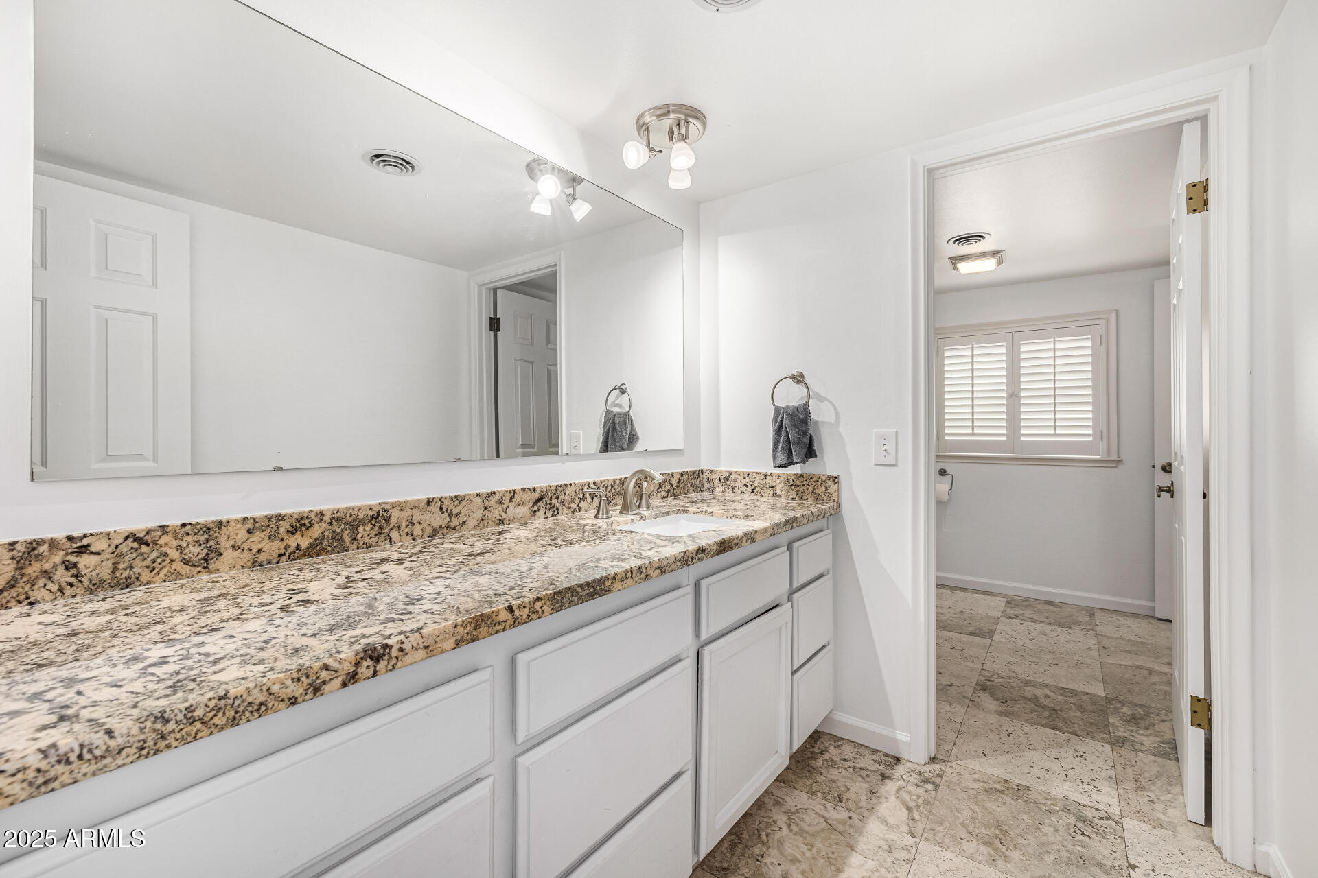 330 W TAM OSHANTER Drive
