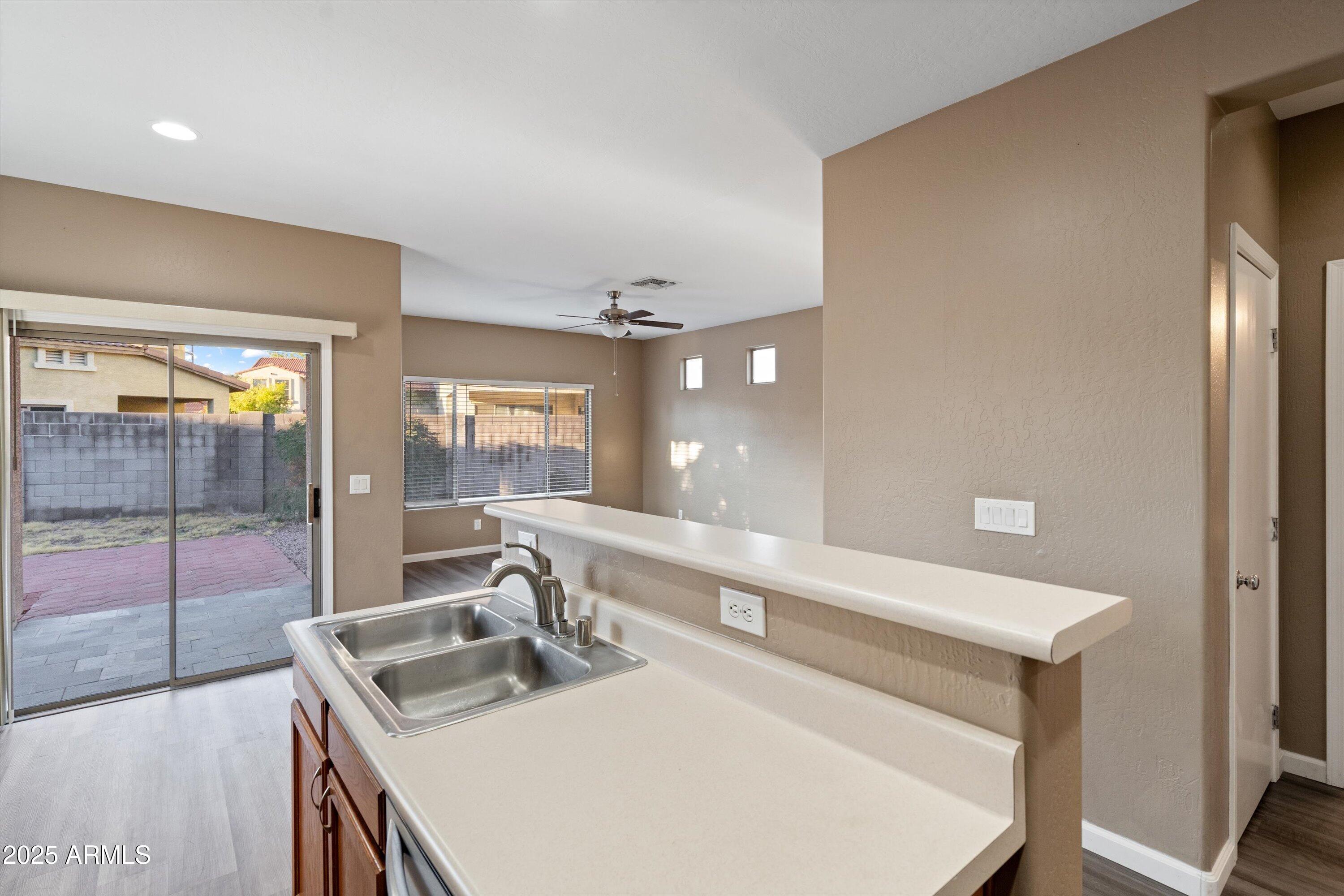 5174 W LAUREL Avenue