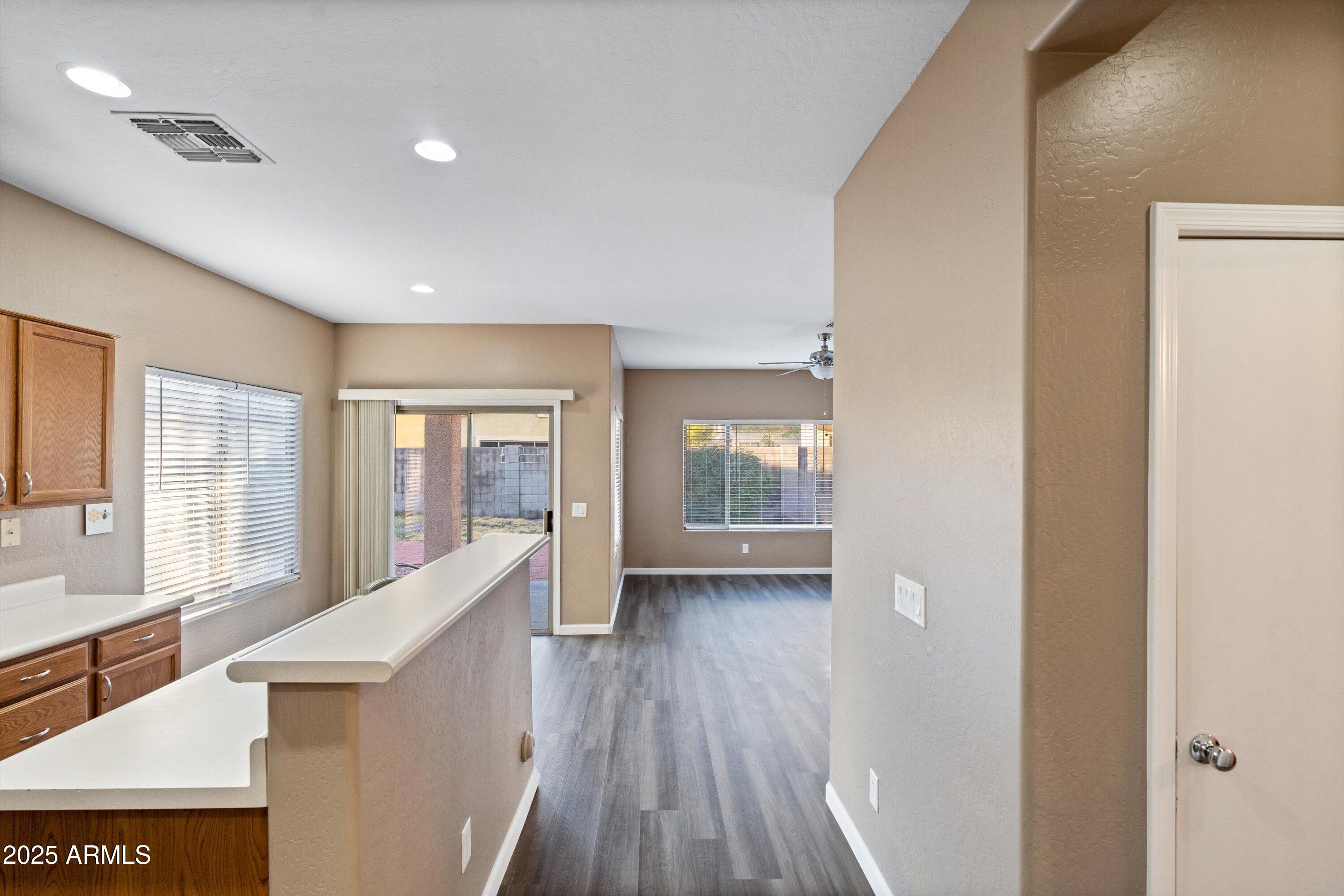 5174 W LAUREL Avenue