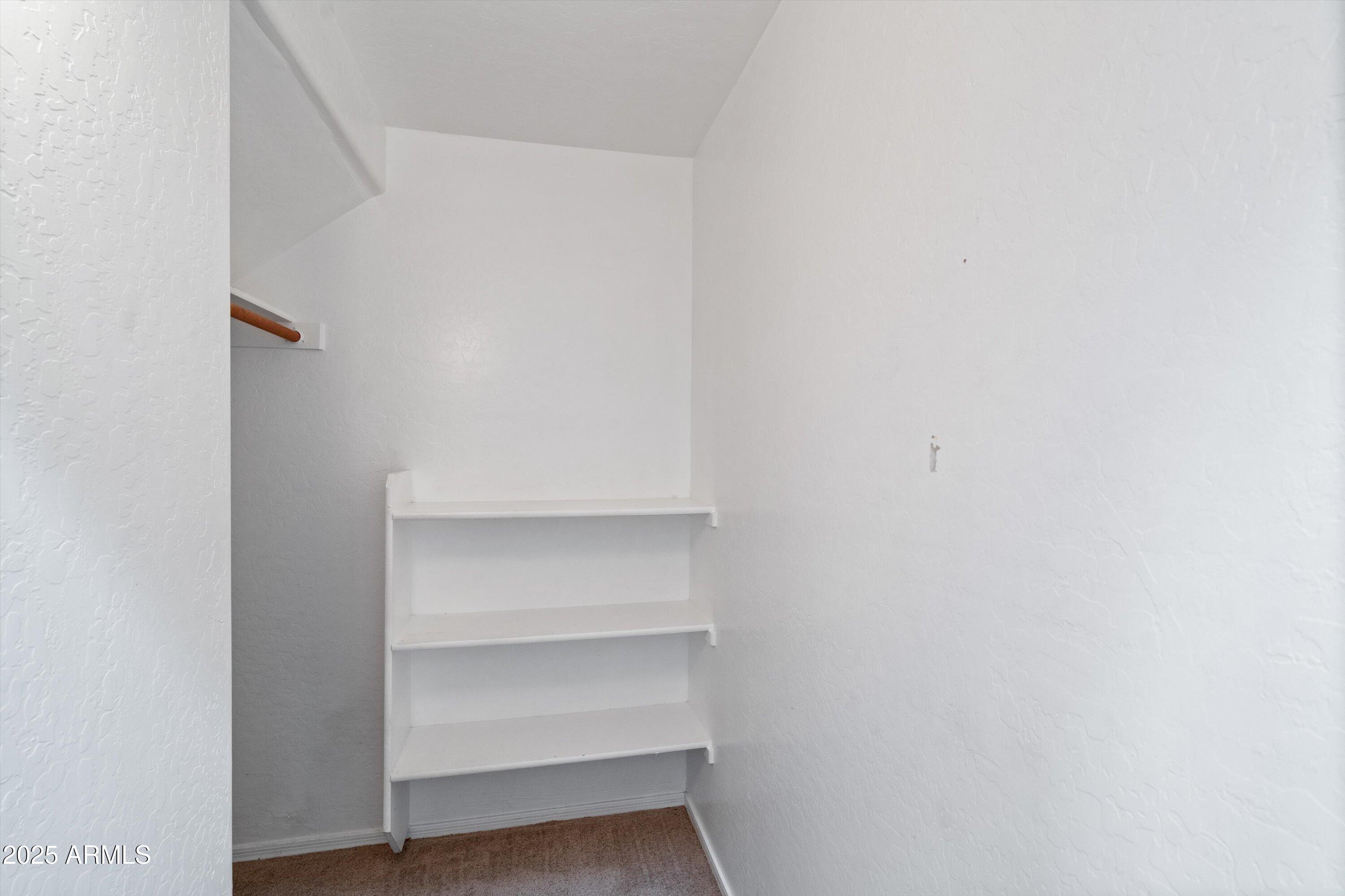 5174 W LAUREL Avenue