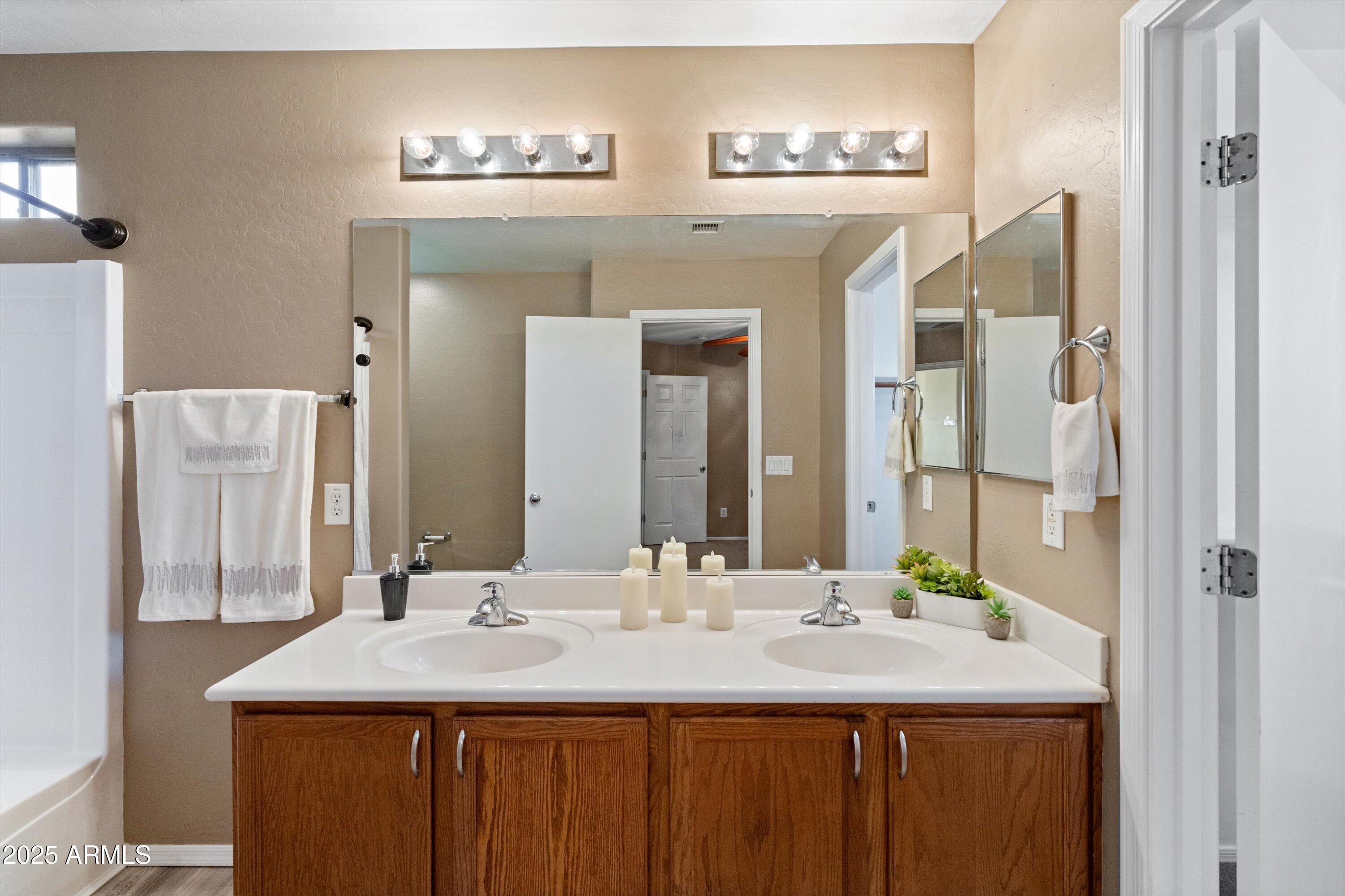 5174 W LAUREL Avenue