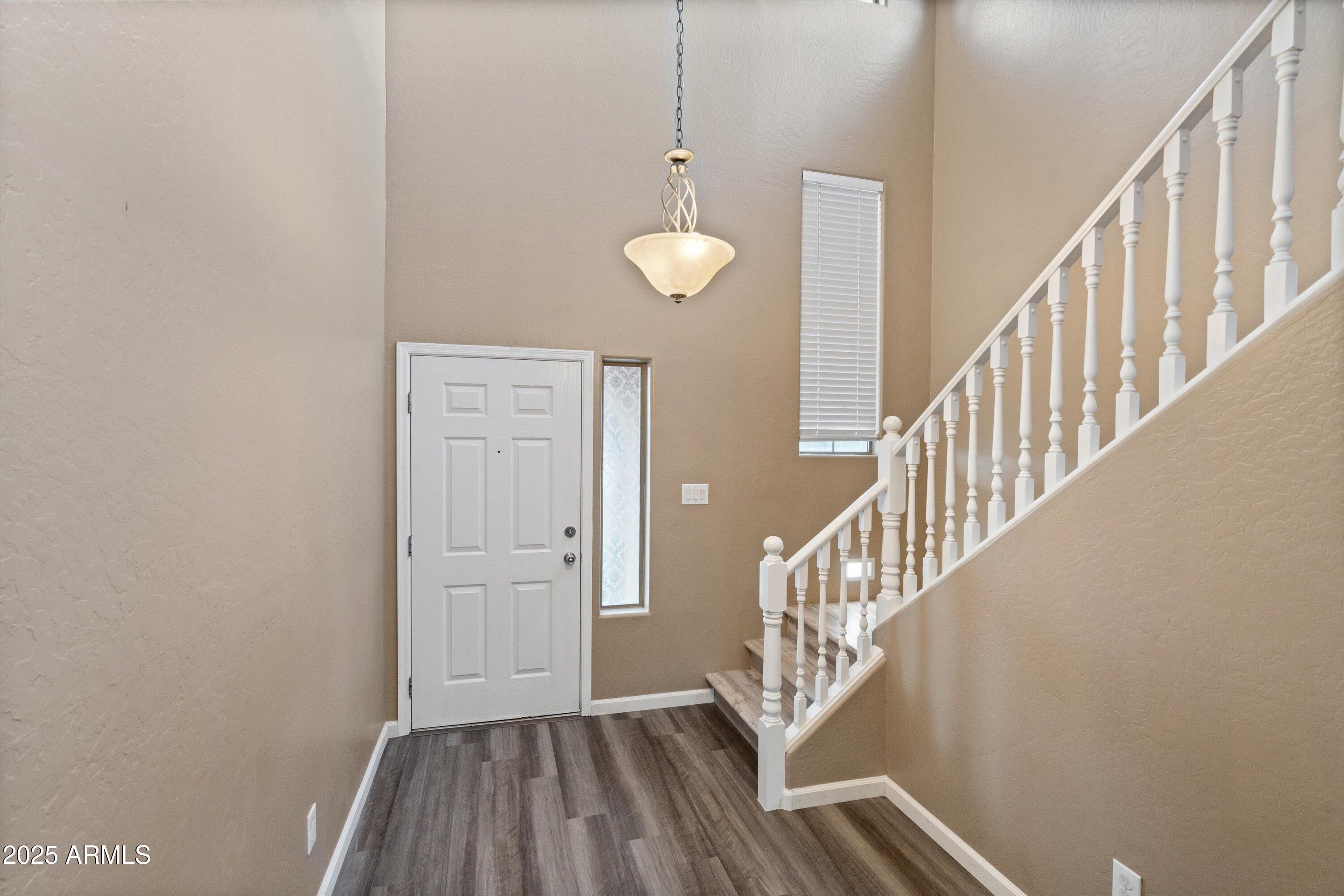 5174 W LAUREL Avenue