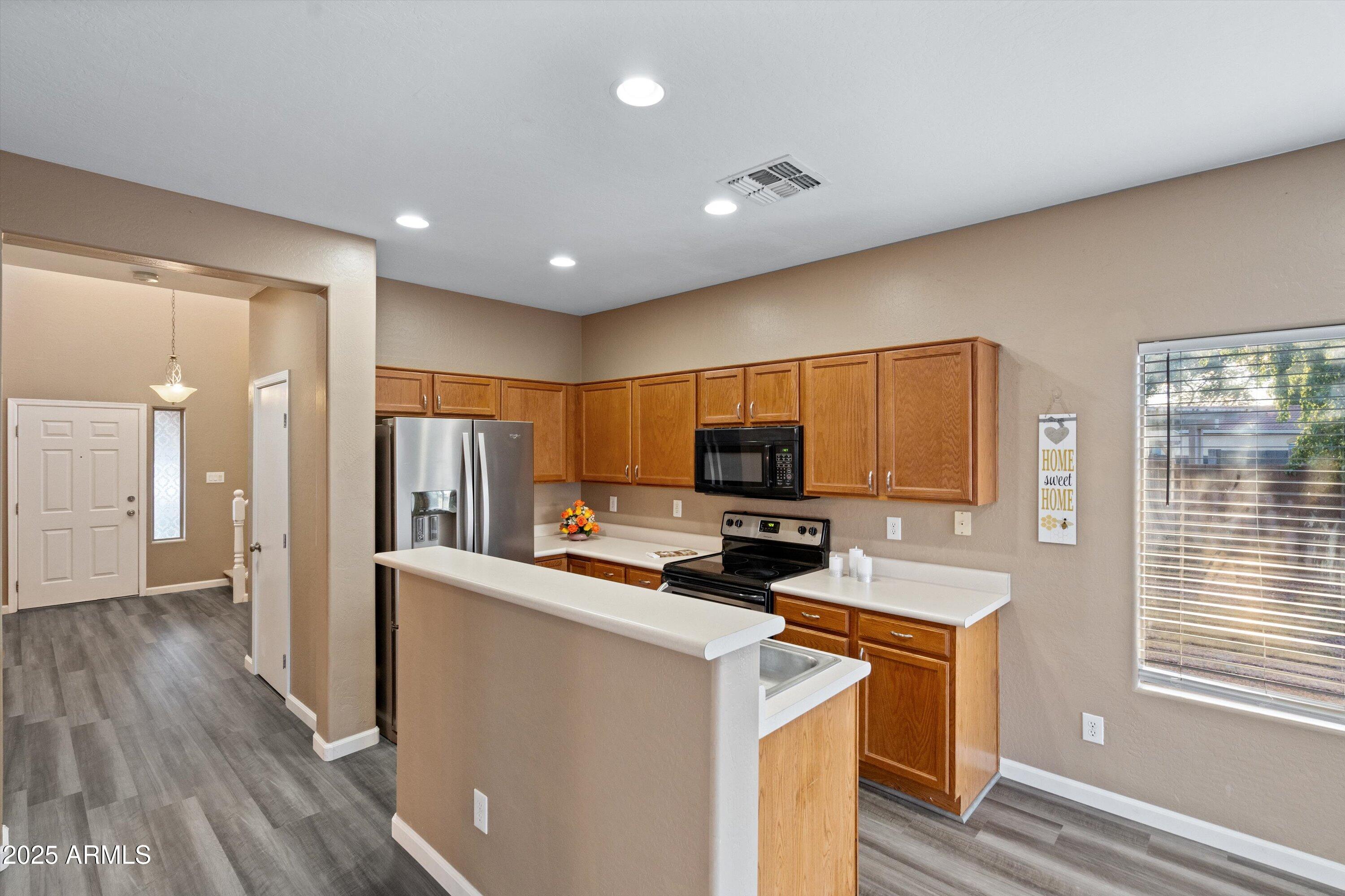 5174 W LAUREL Avenue