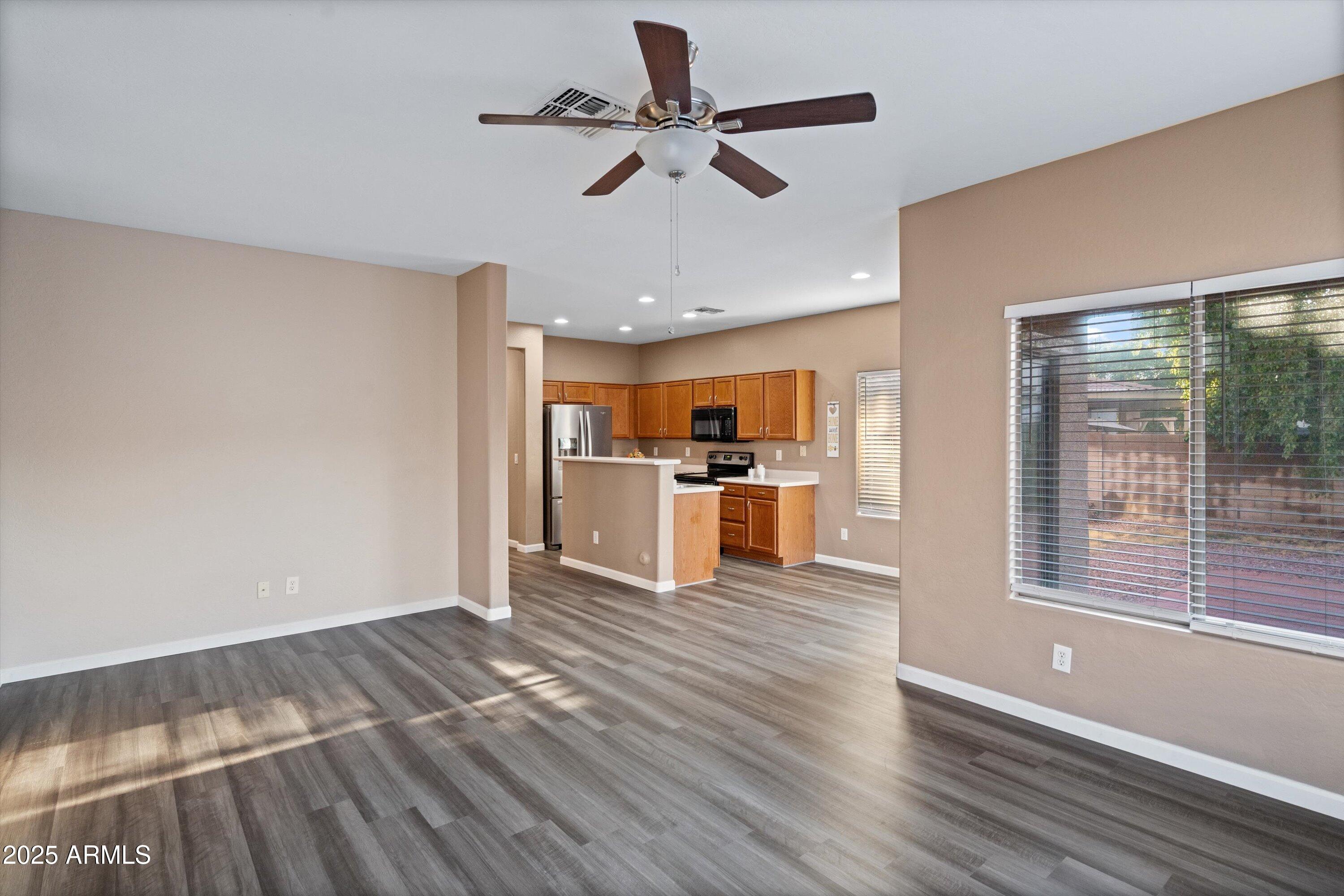 5174 W LAUREL Avenue