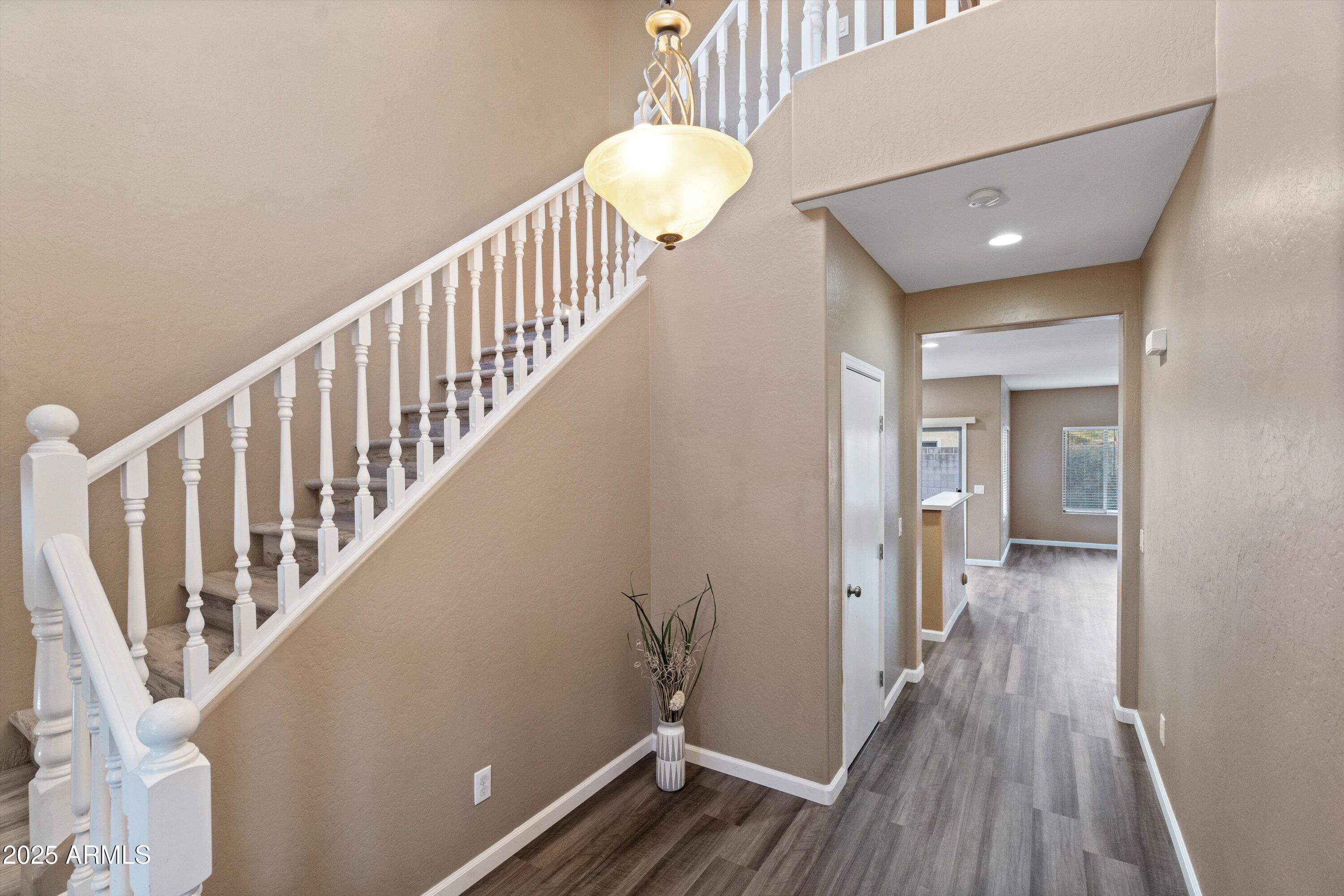 5174 W LAUREL Avenue