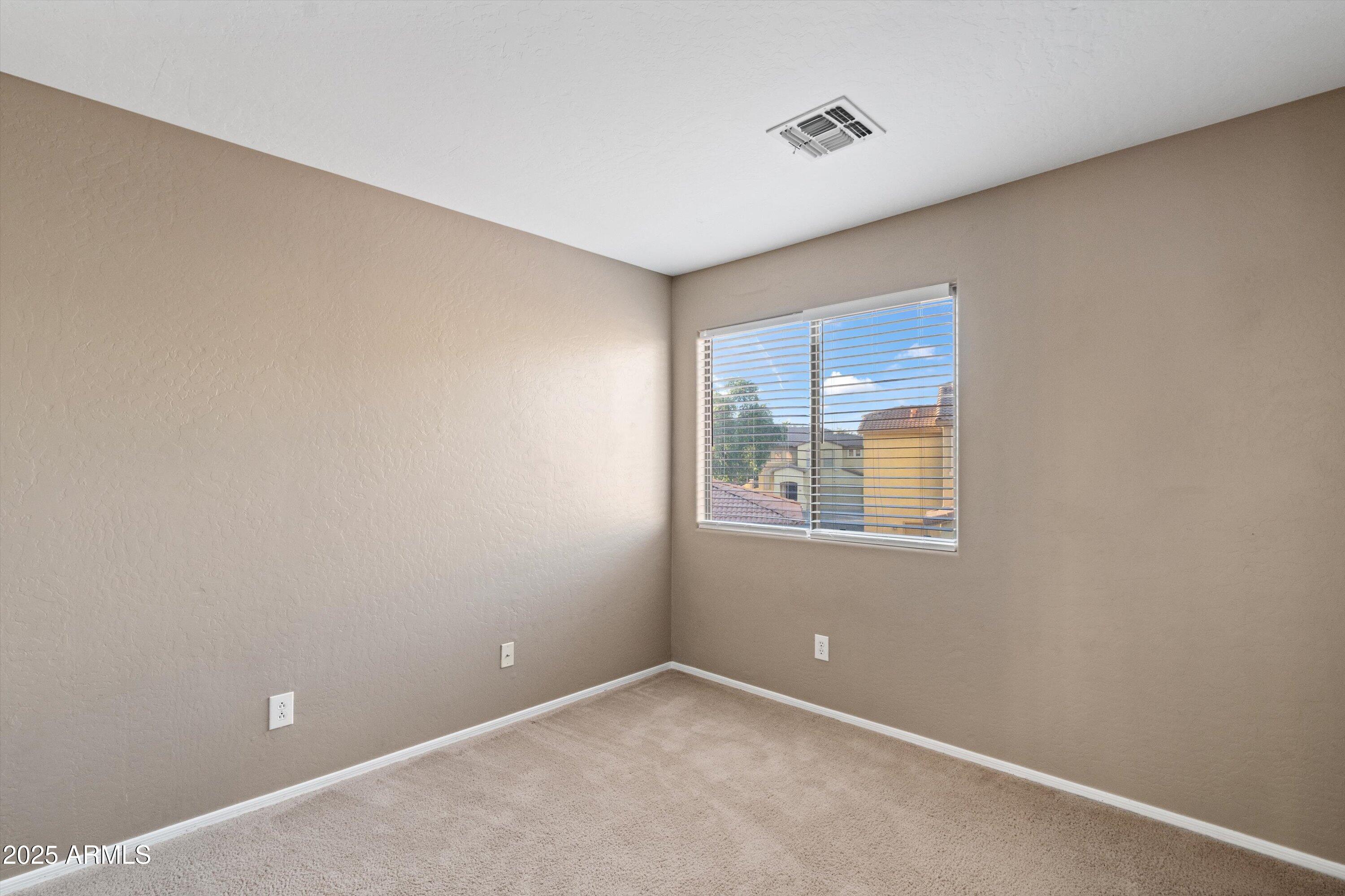 5174 W LAUREL Avenue