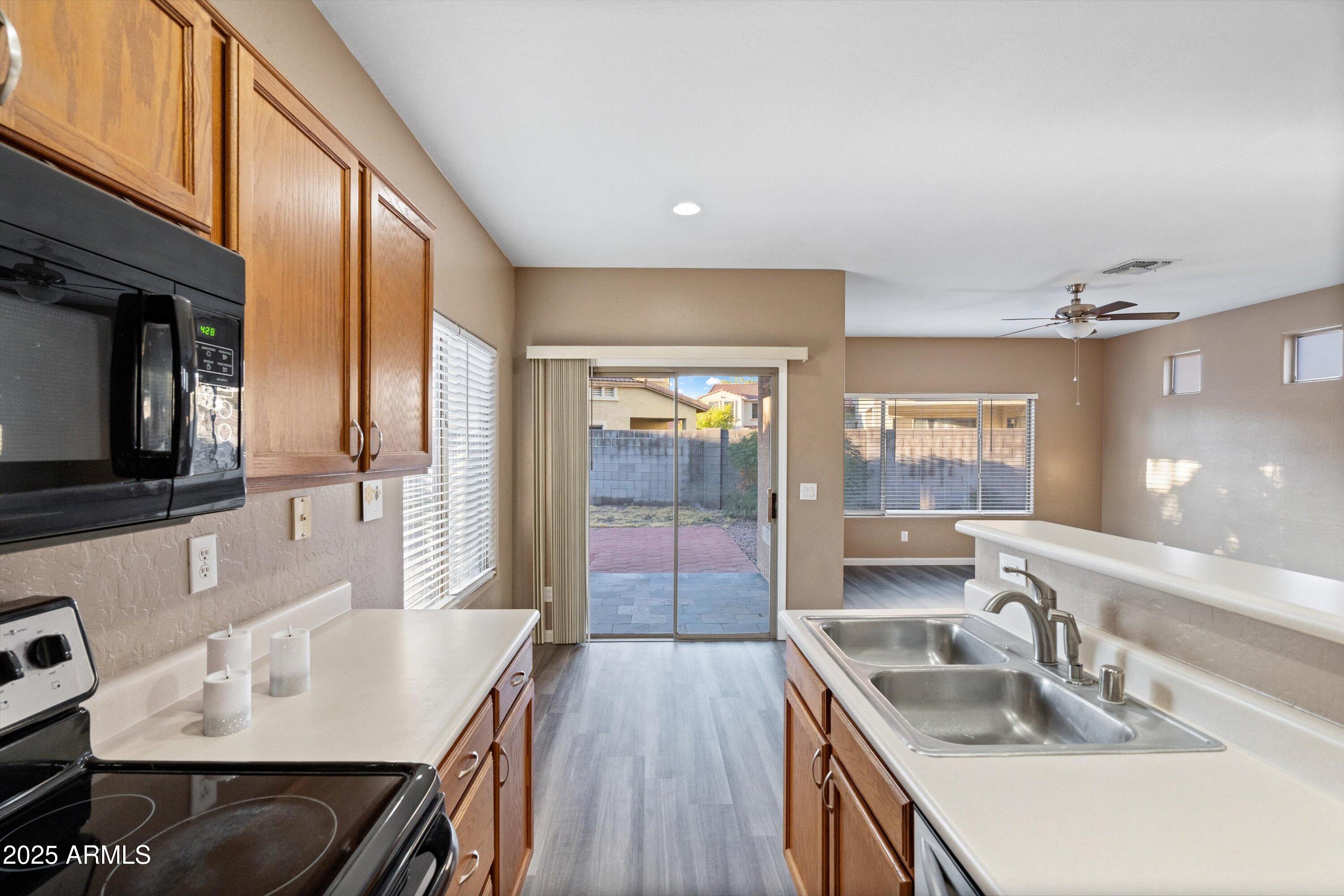 5174 W LAUREL Avenue