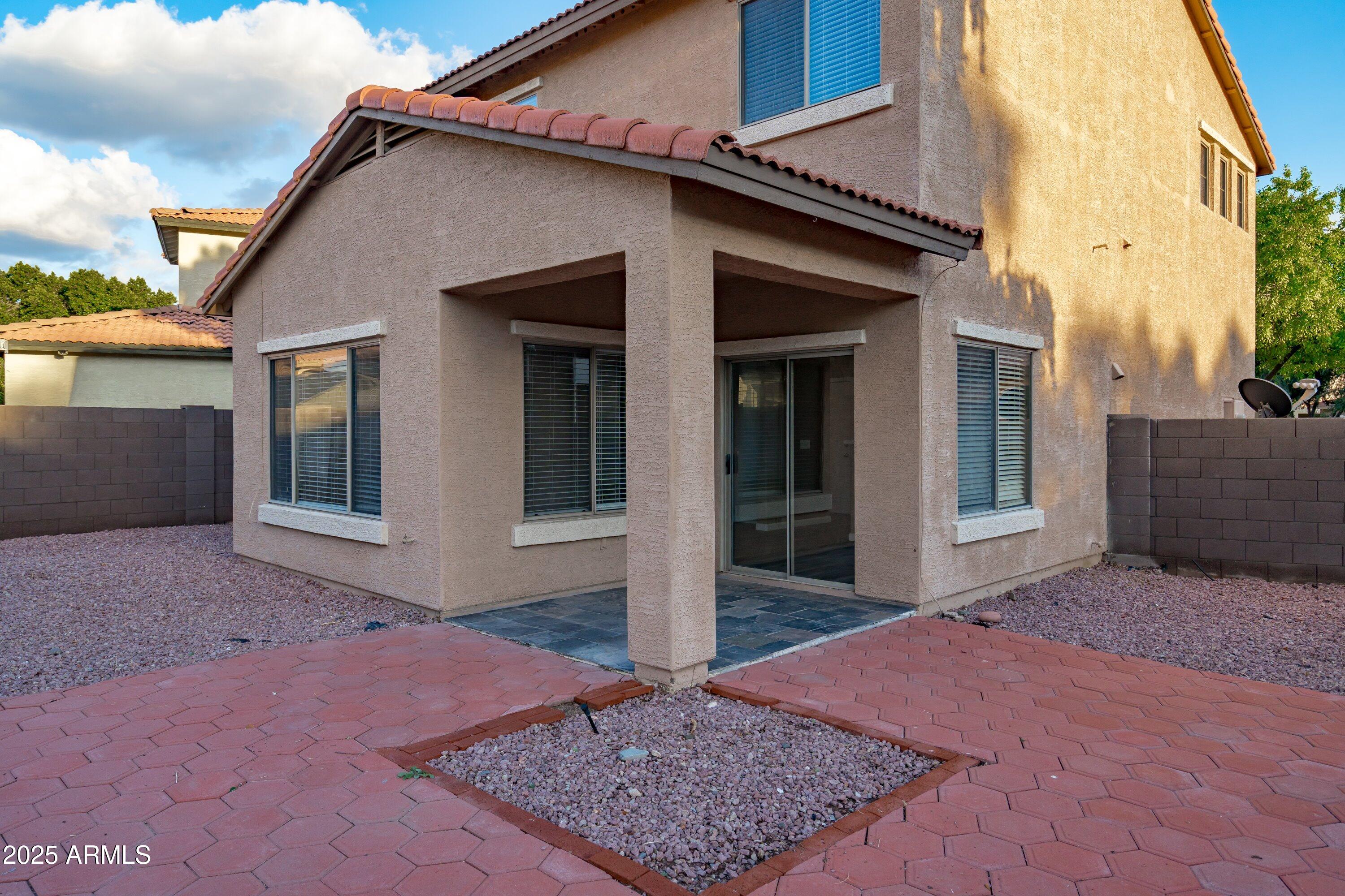 5174 W LAUREL Avenue