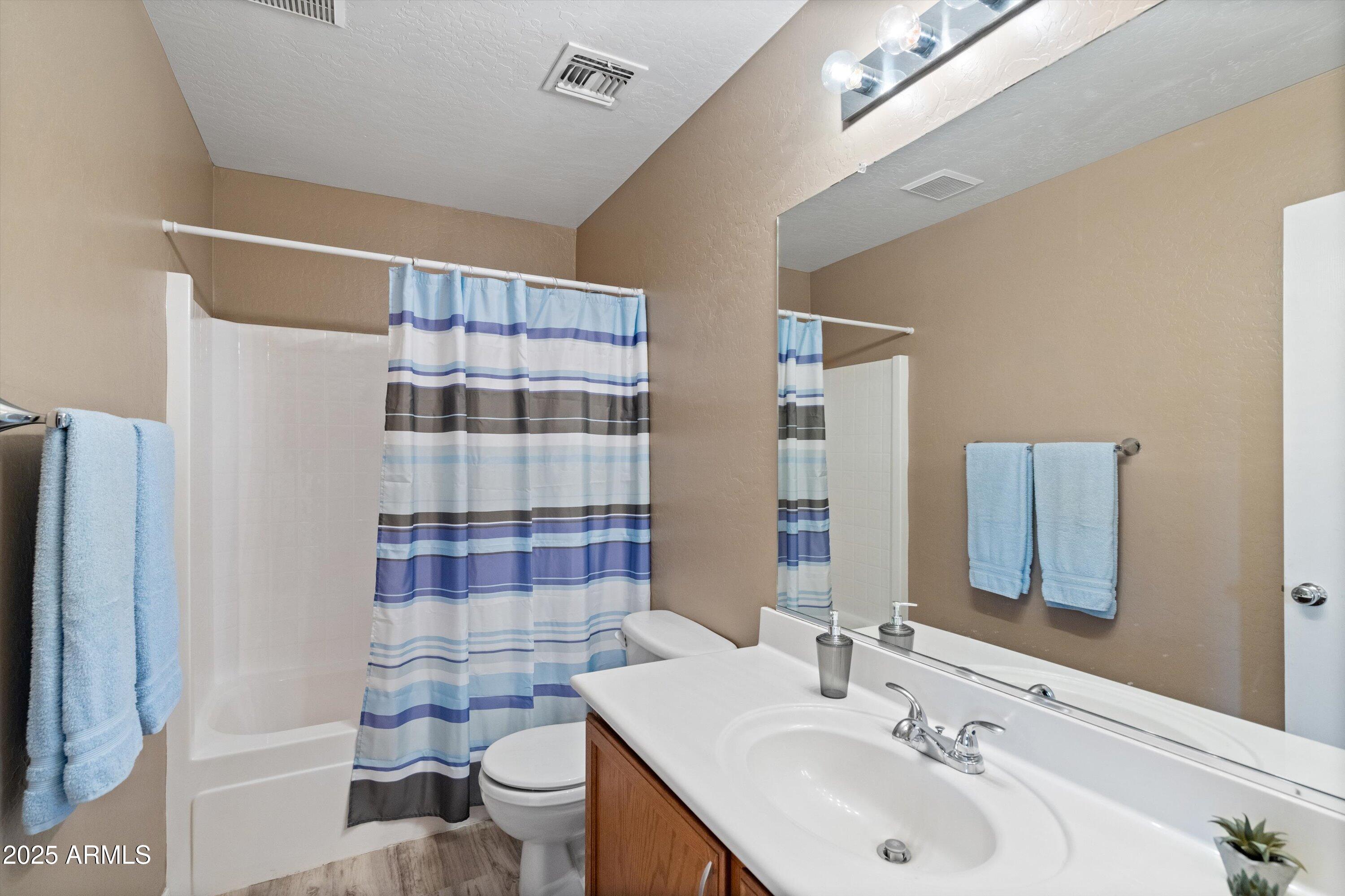 5174 W LAUREL Avenue