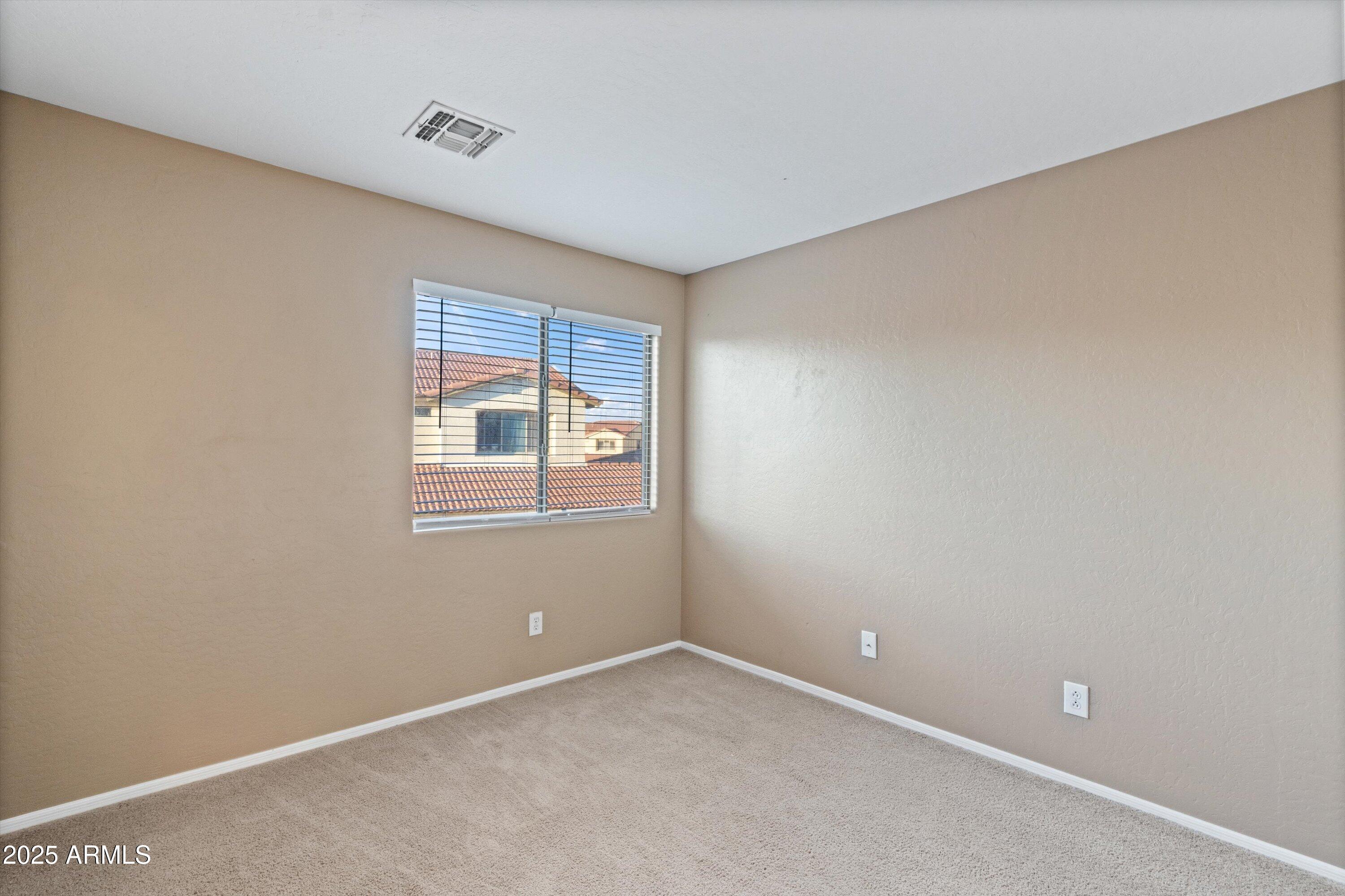 5174 W LAUREL Avenue