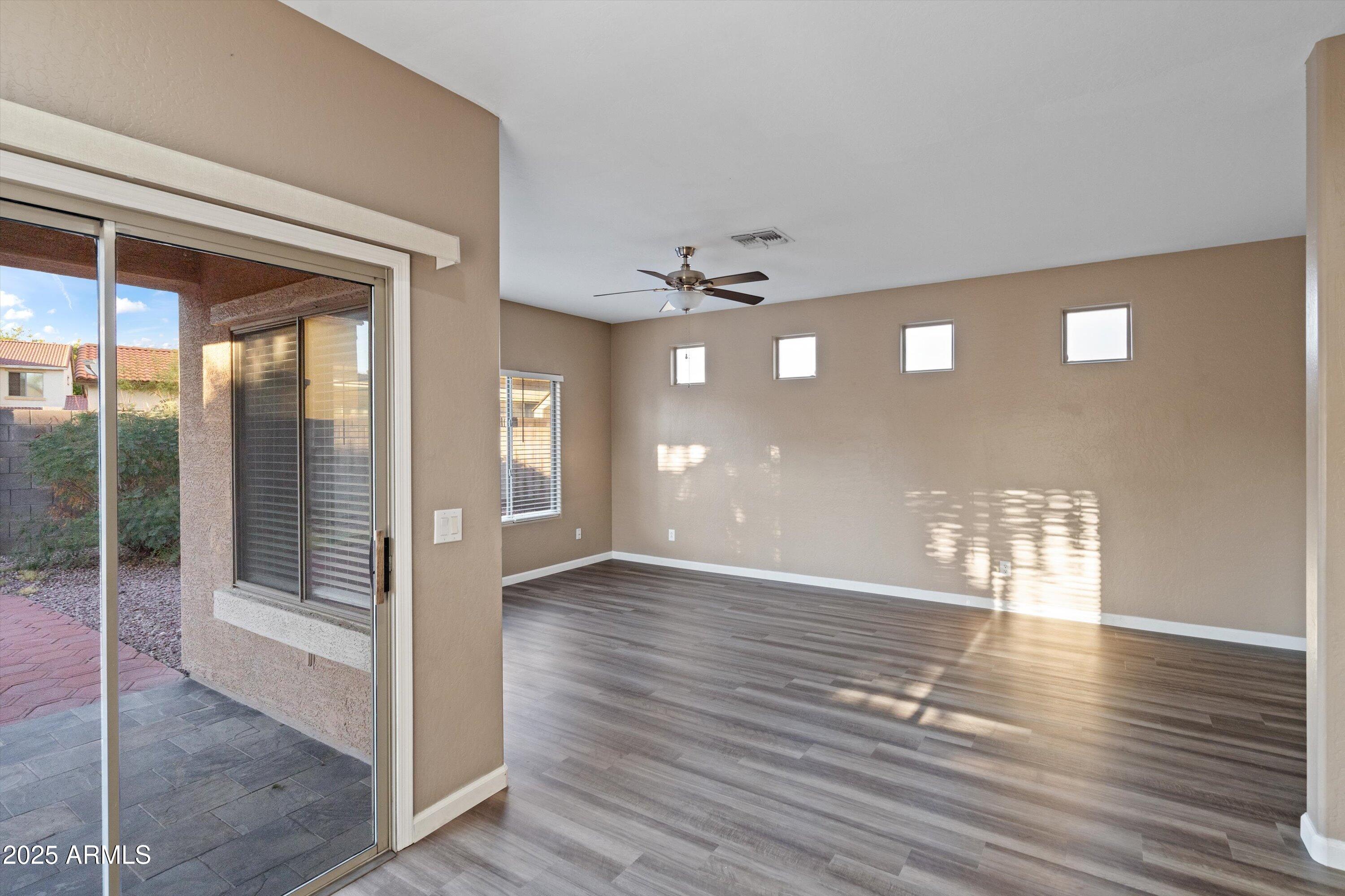 5174 W LAUREL Avenue