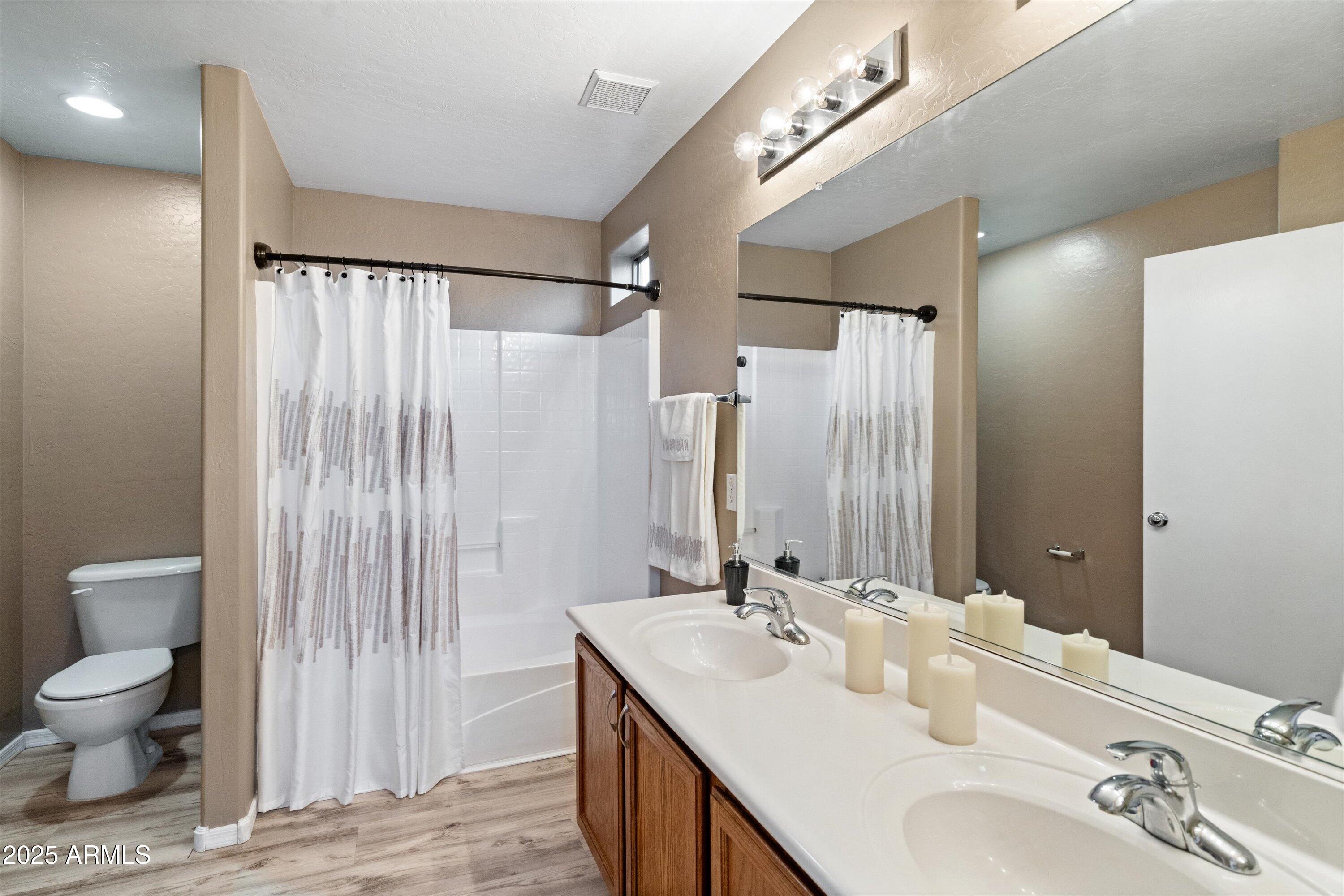 5174 W LAUREL Avenue