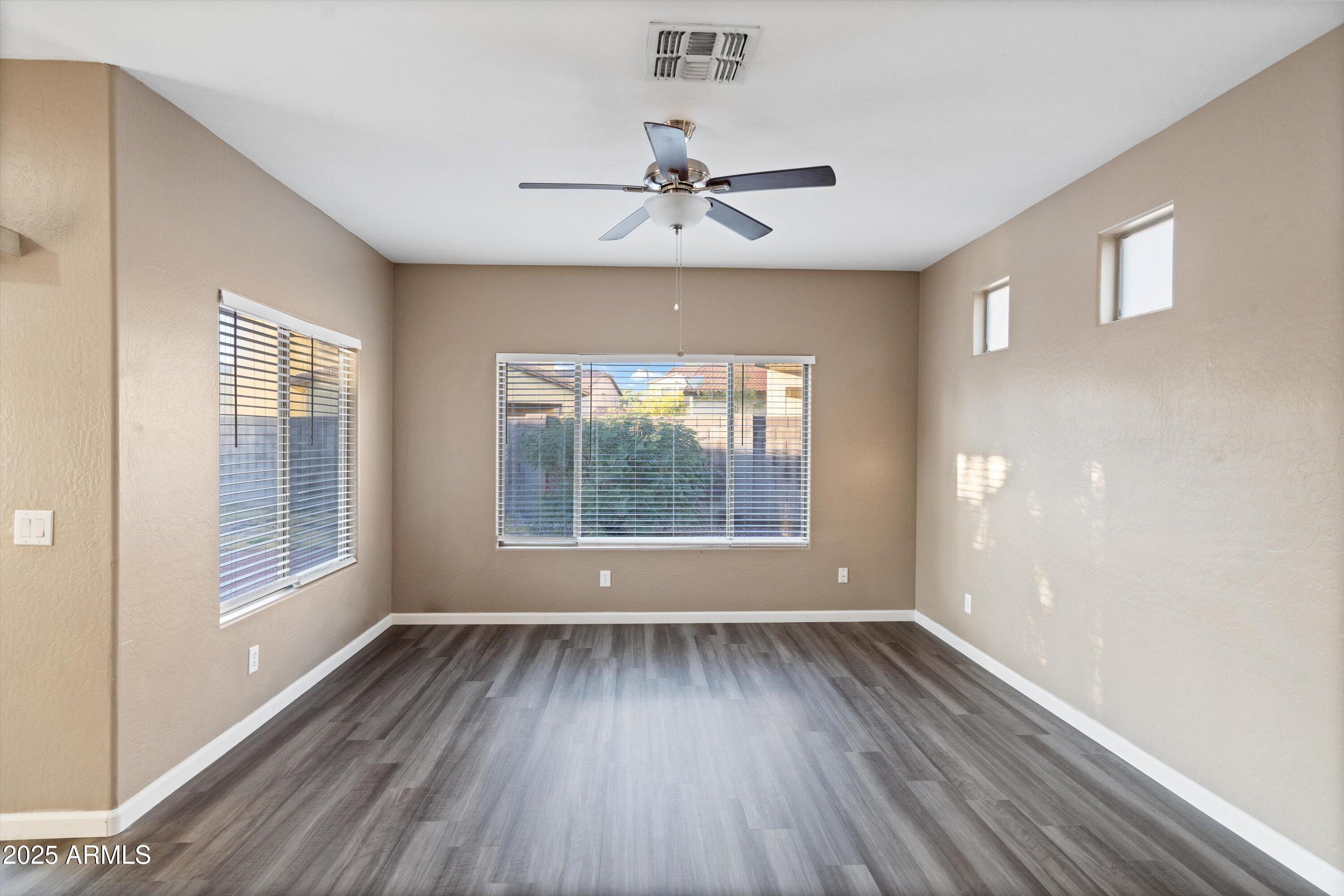 5174 W LAUREL Avenue