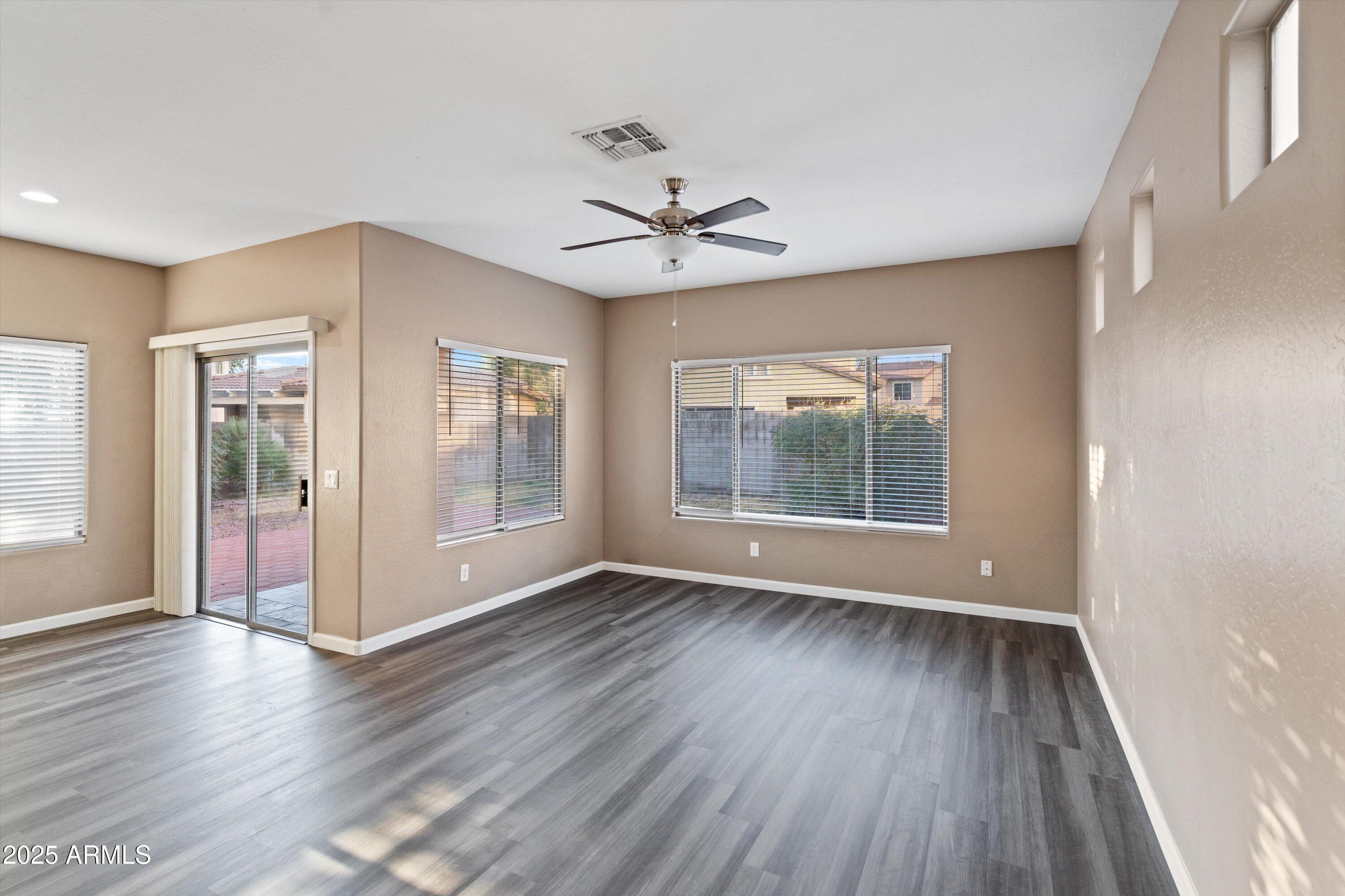 5174 W LAUREL Avenue