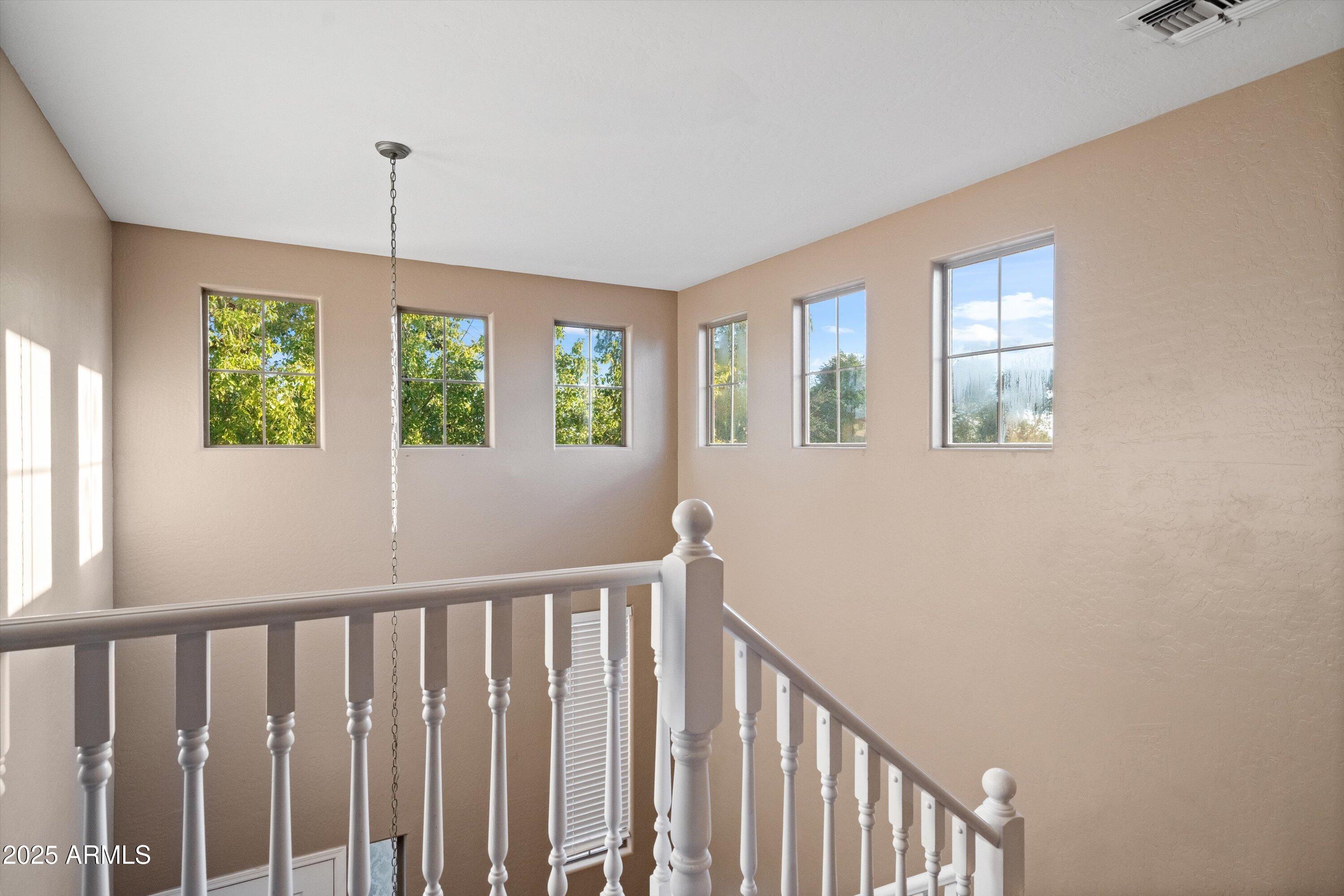 5174 W LAUREL Avenue