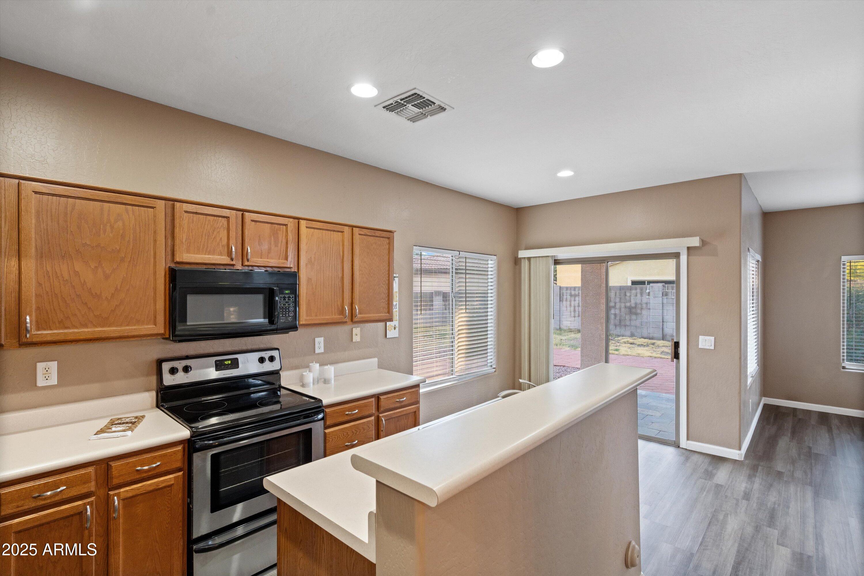 5174 W LAUREL Avenue