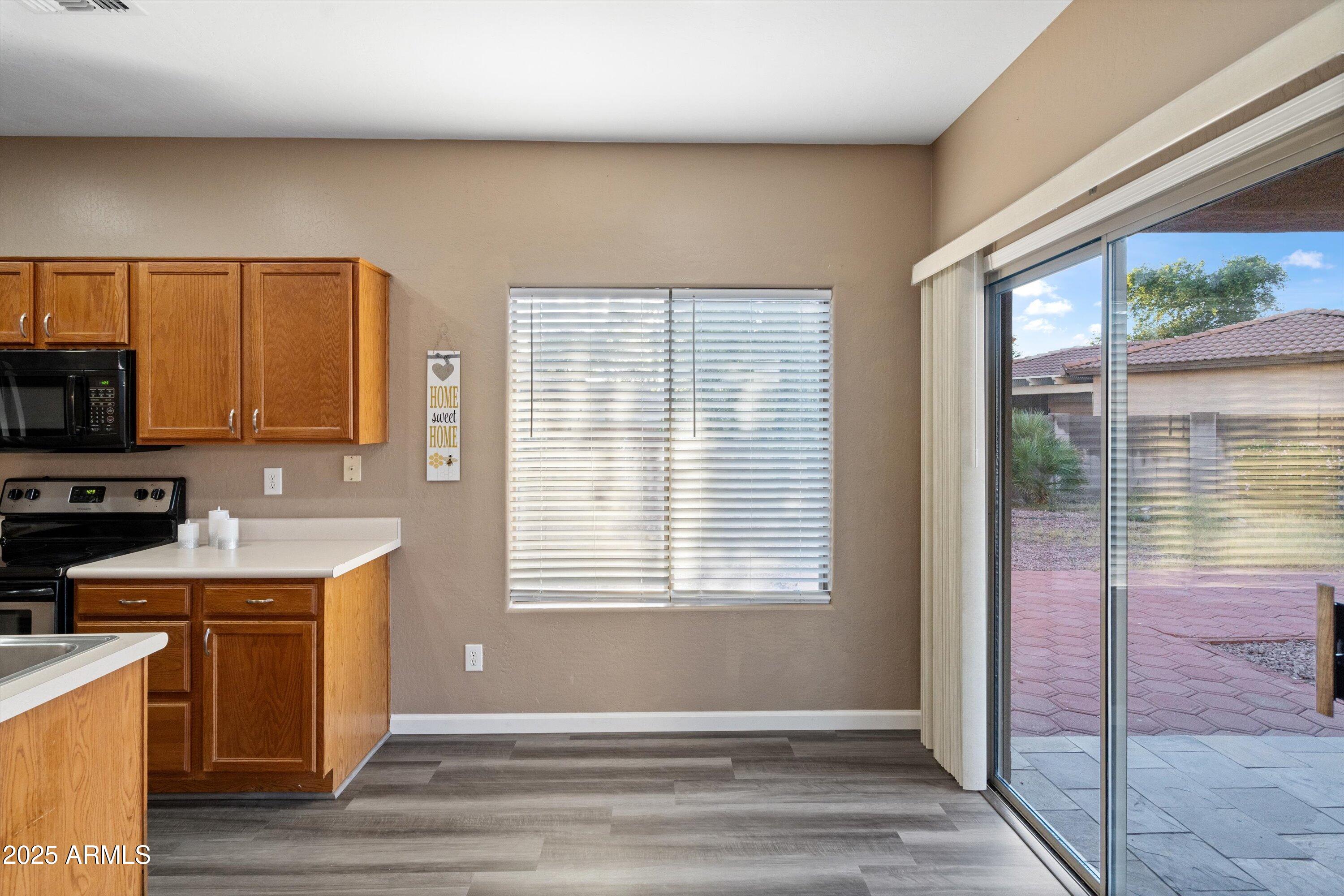 5174 W LAUREL Avenue